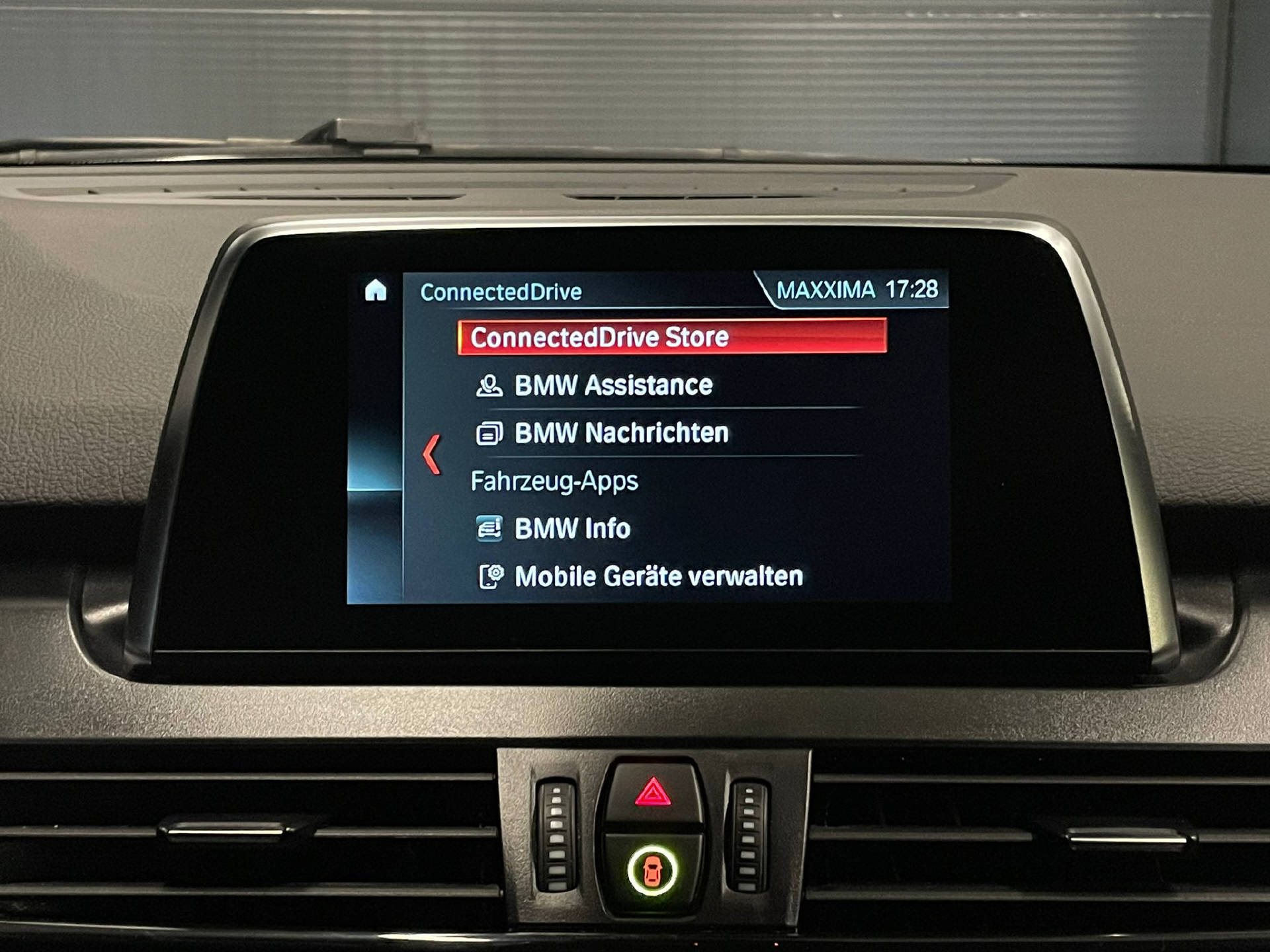 BMW 218d xDrive Gran Tourer-image-13