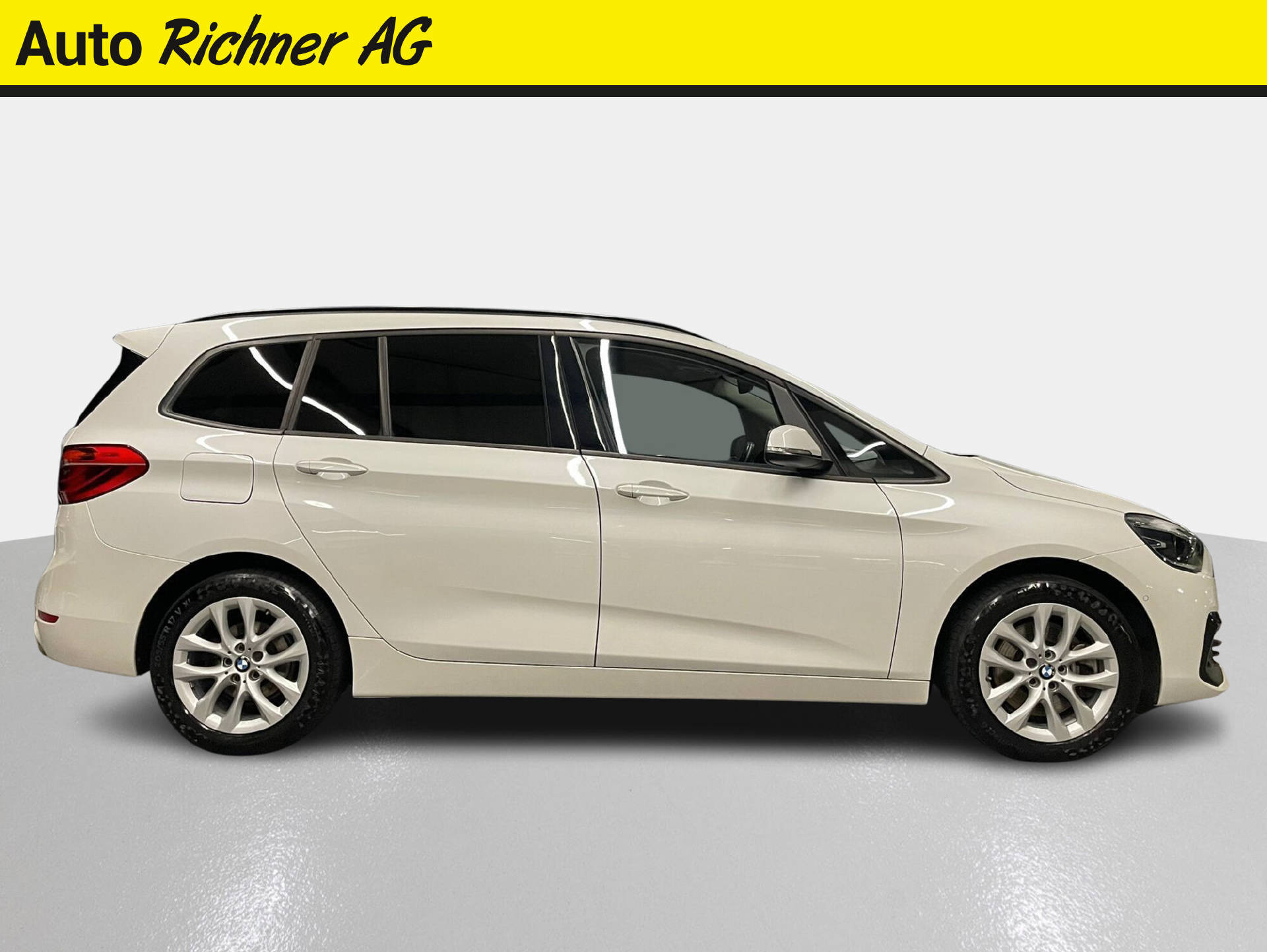 BMW 218d xDrive Gran Tourer-showroom-element-2