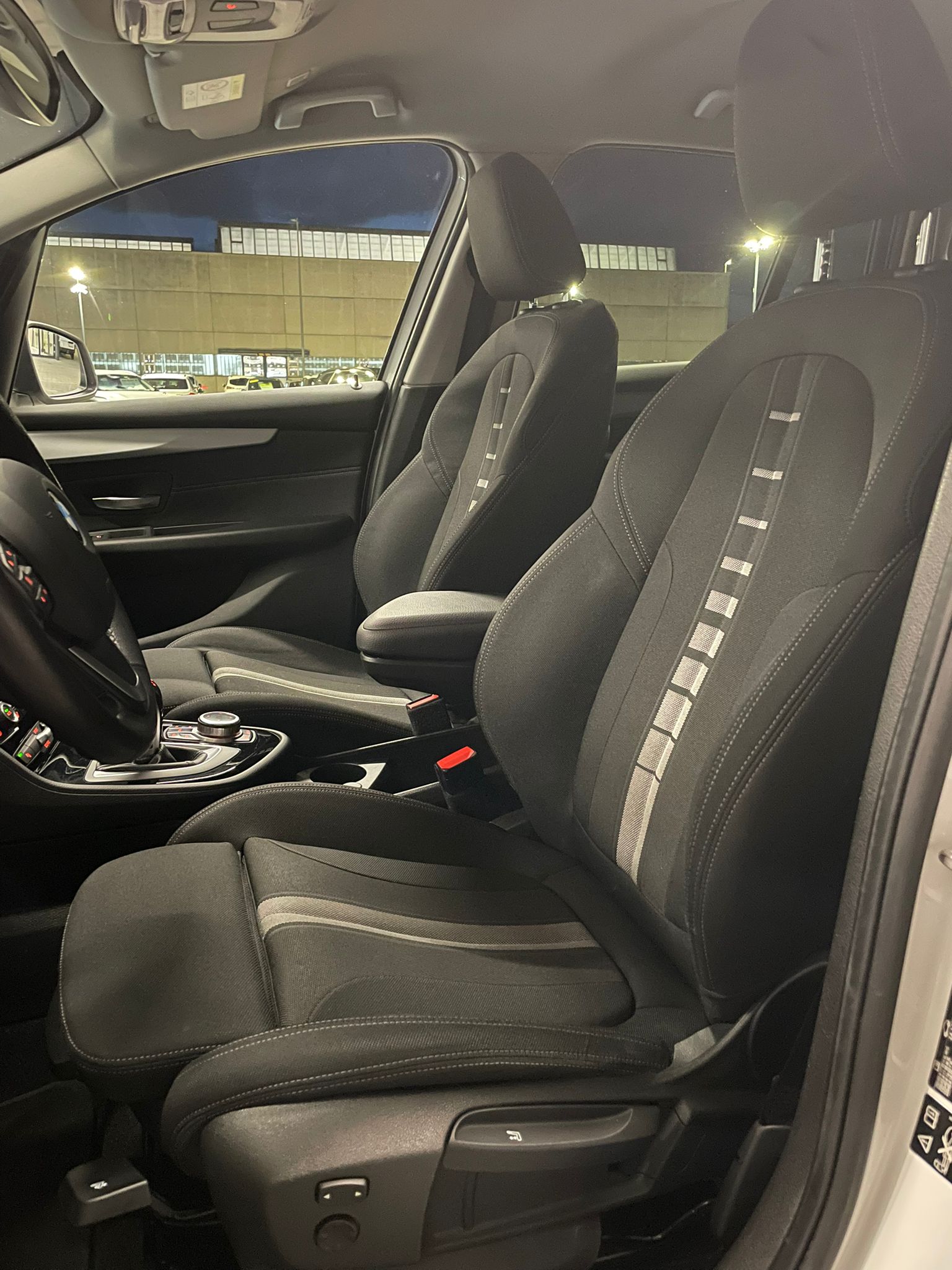 BMW 218d xDrive Gran Tourer-image-5