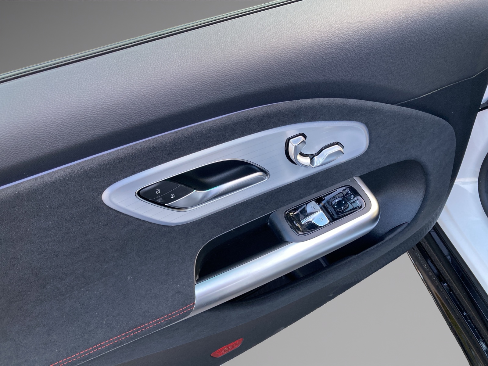 MERCEDES-BENZ CLA 220 8G-DCT 4Matic-image-12