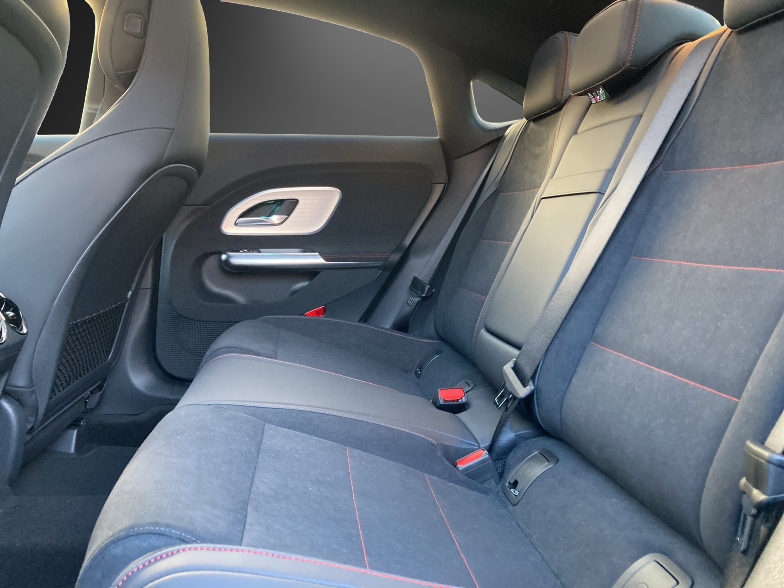 MERCEDES-BENZ CLA 220 8G-DCT 4Matic-image-14
