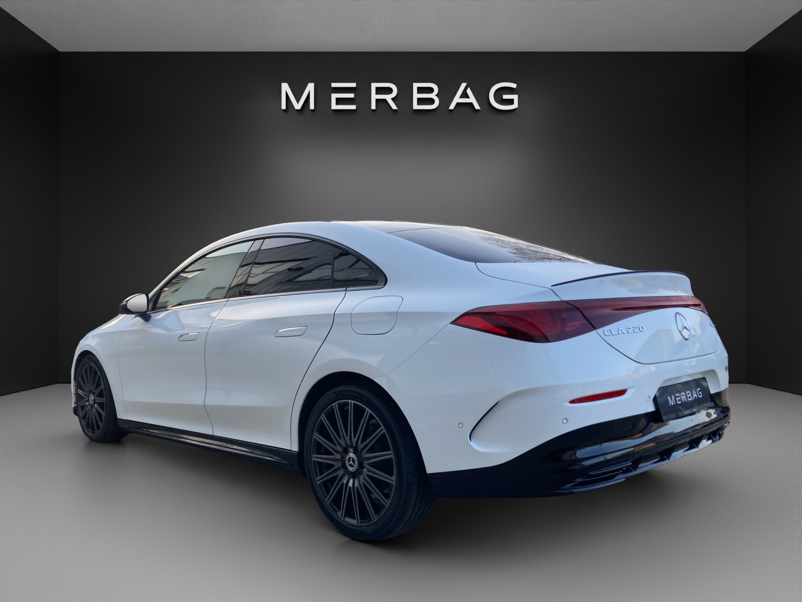 MERCEDES-BENZ CLA 220 8G-DCT 4Matic-image-2
