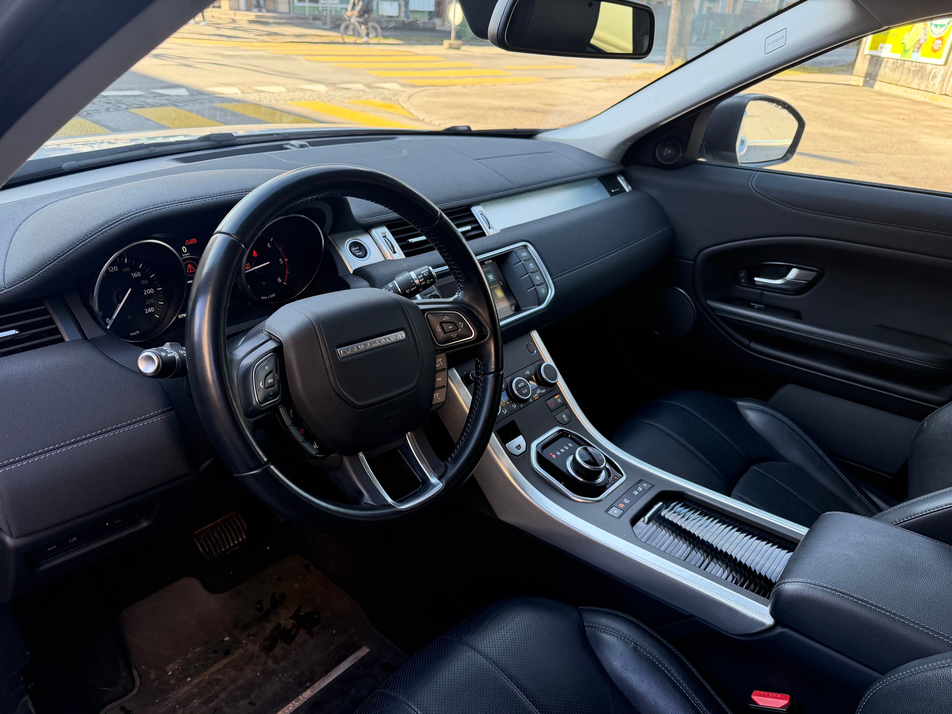 LAND ROVER Range Rover Evoque 2.0 TD4 SE Dynamic AT9-image-8