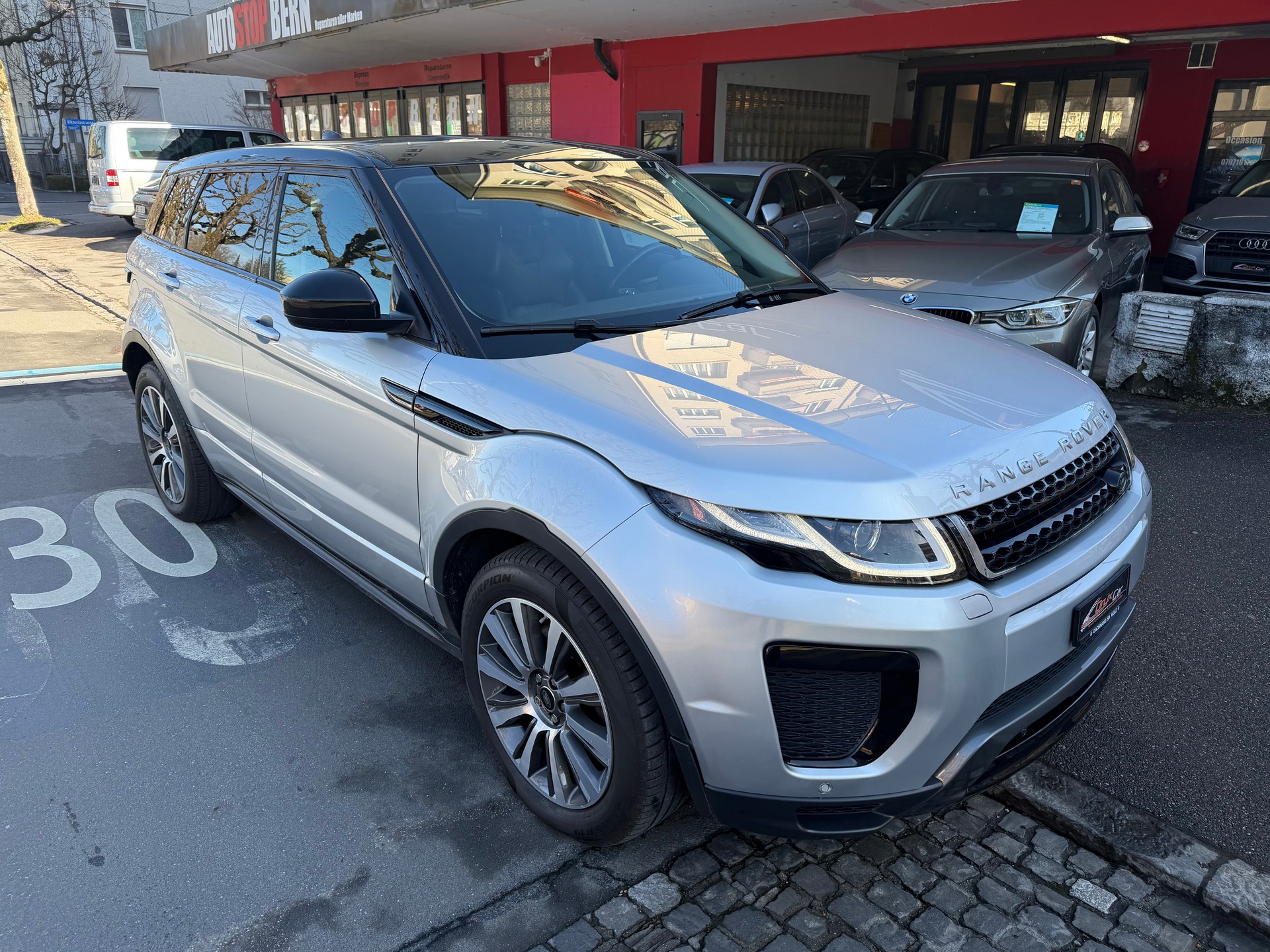 LAND ROVER Range Rover Evoque 2.0 TD4 SE Dynamic AT9-image-2