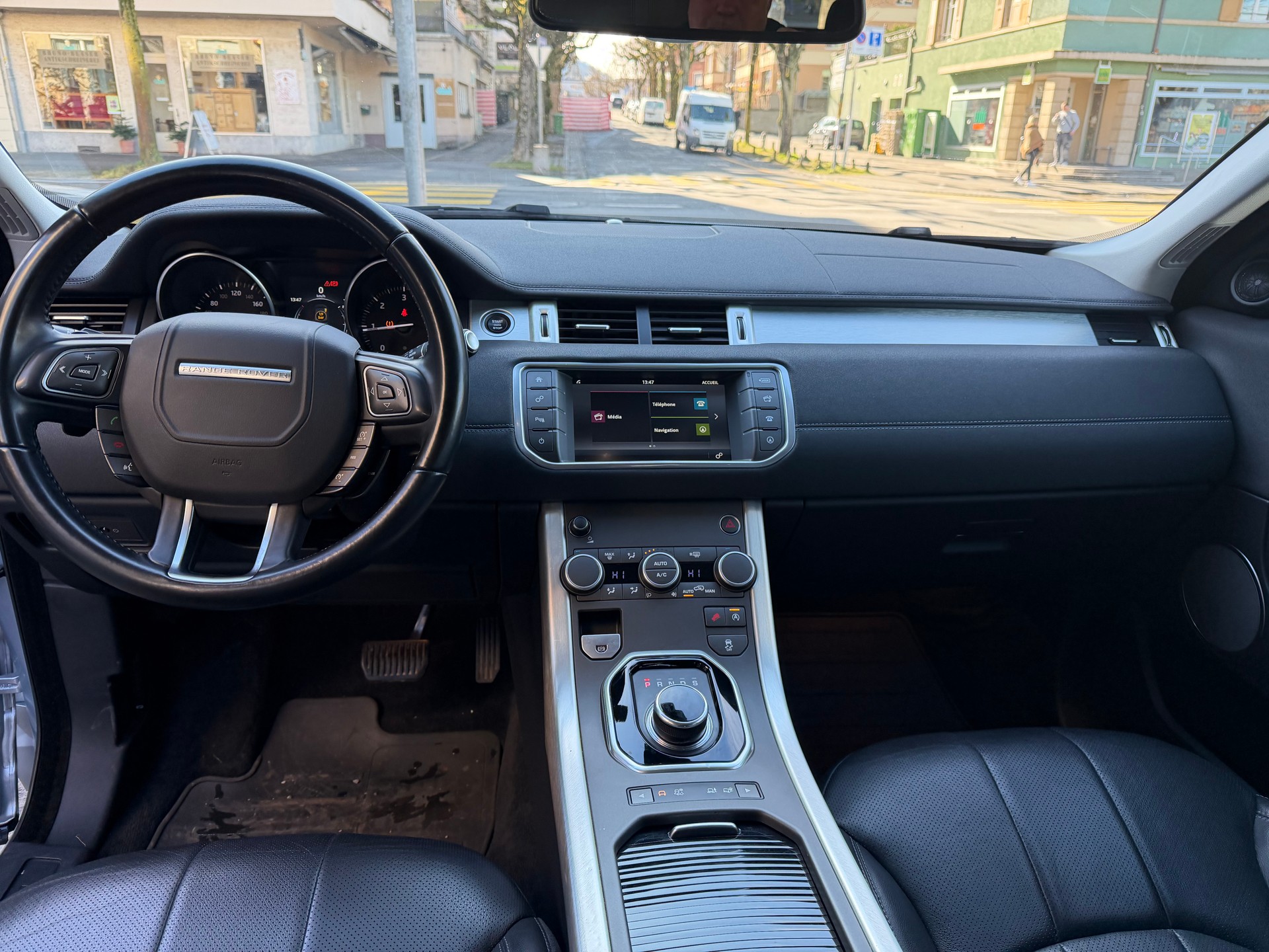 LAND ROVER Range Rover Evoque 2.0 TD4 SE Dynamic AT9-image-9