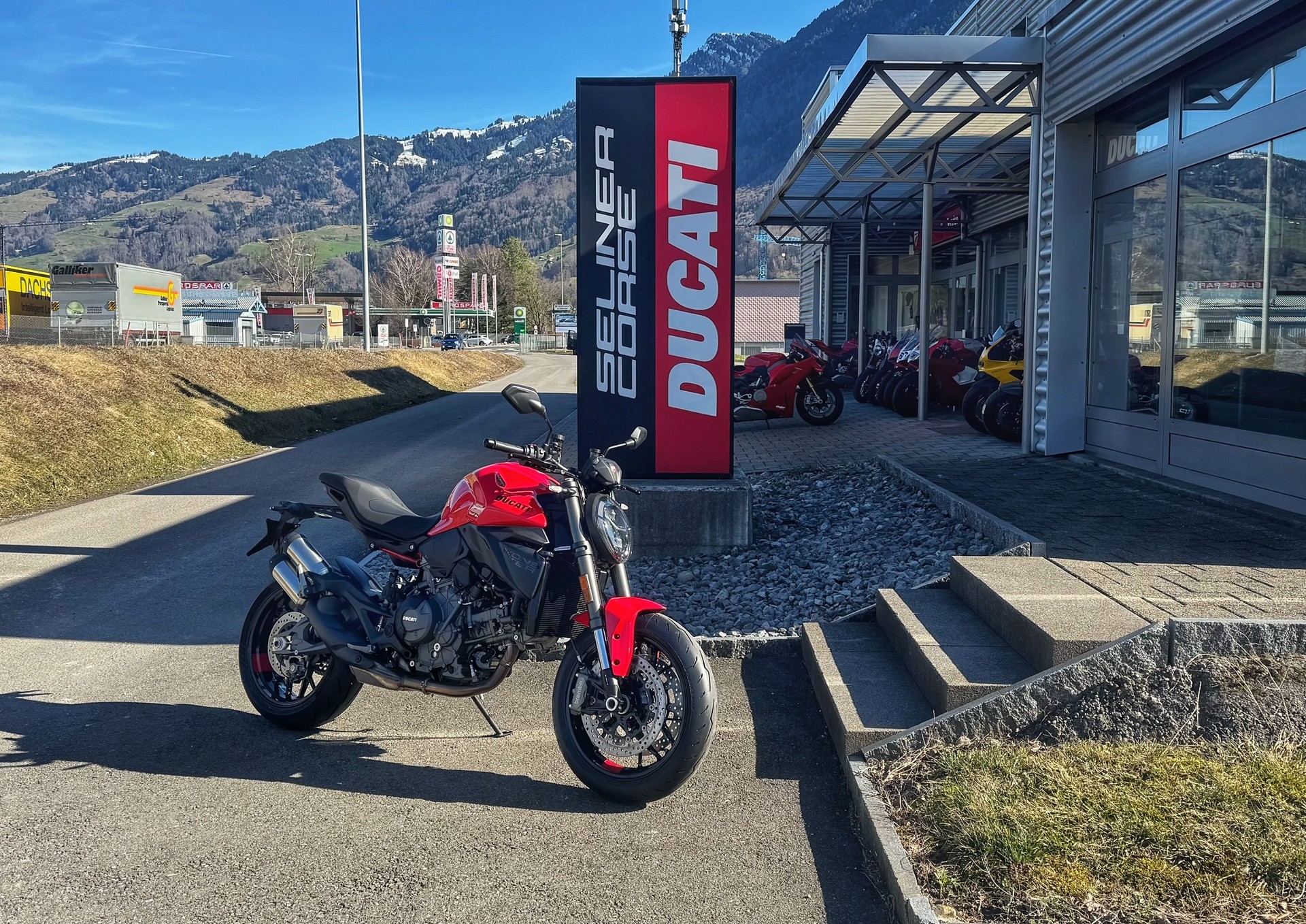 DUCATI MONSTER 890