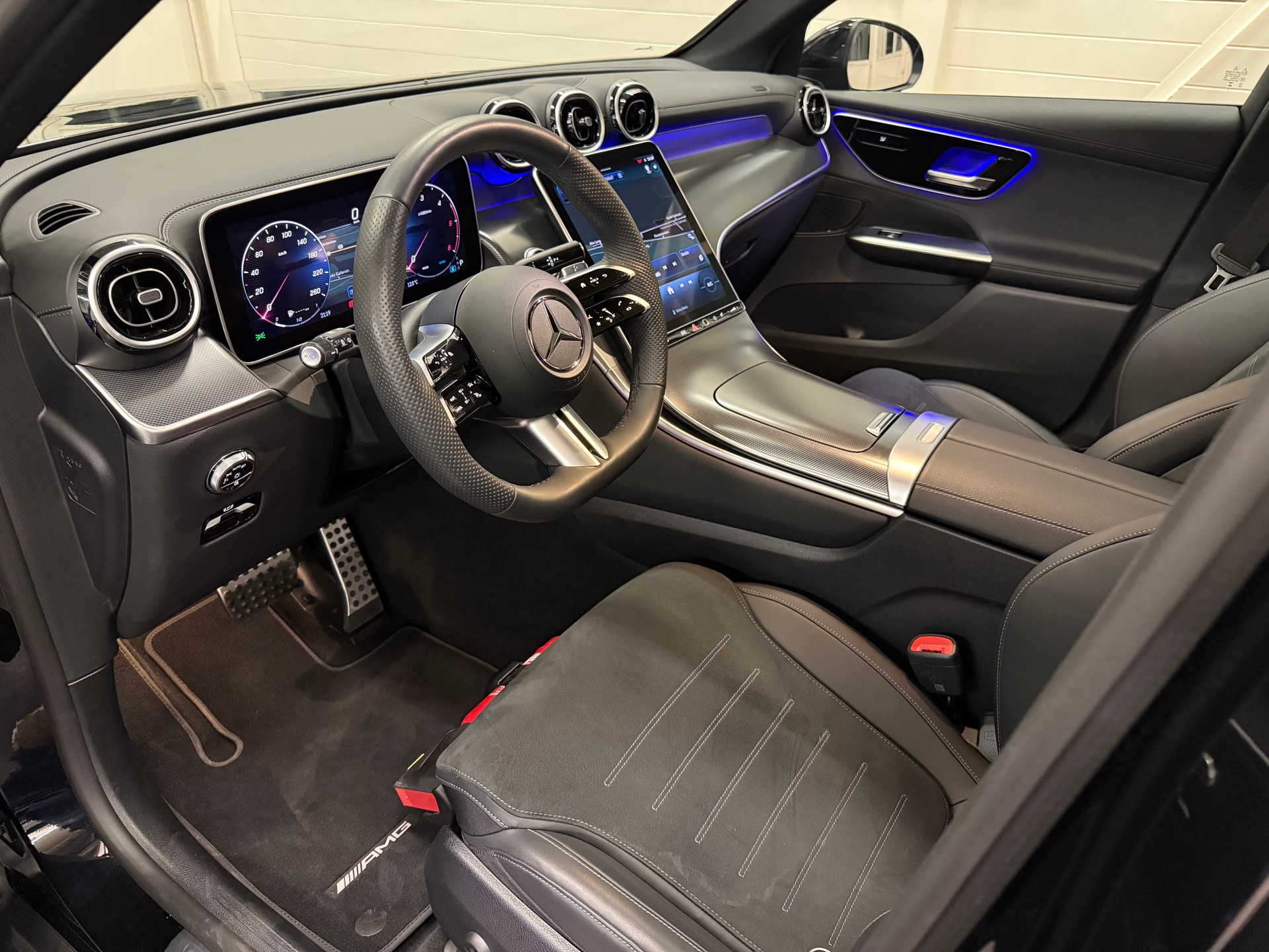 MERCEDES-BENZ GLC 220 d AMG Line 4matic-image-9