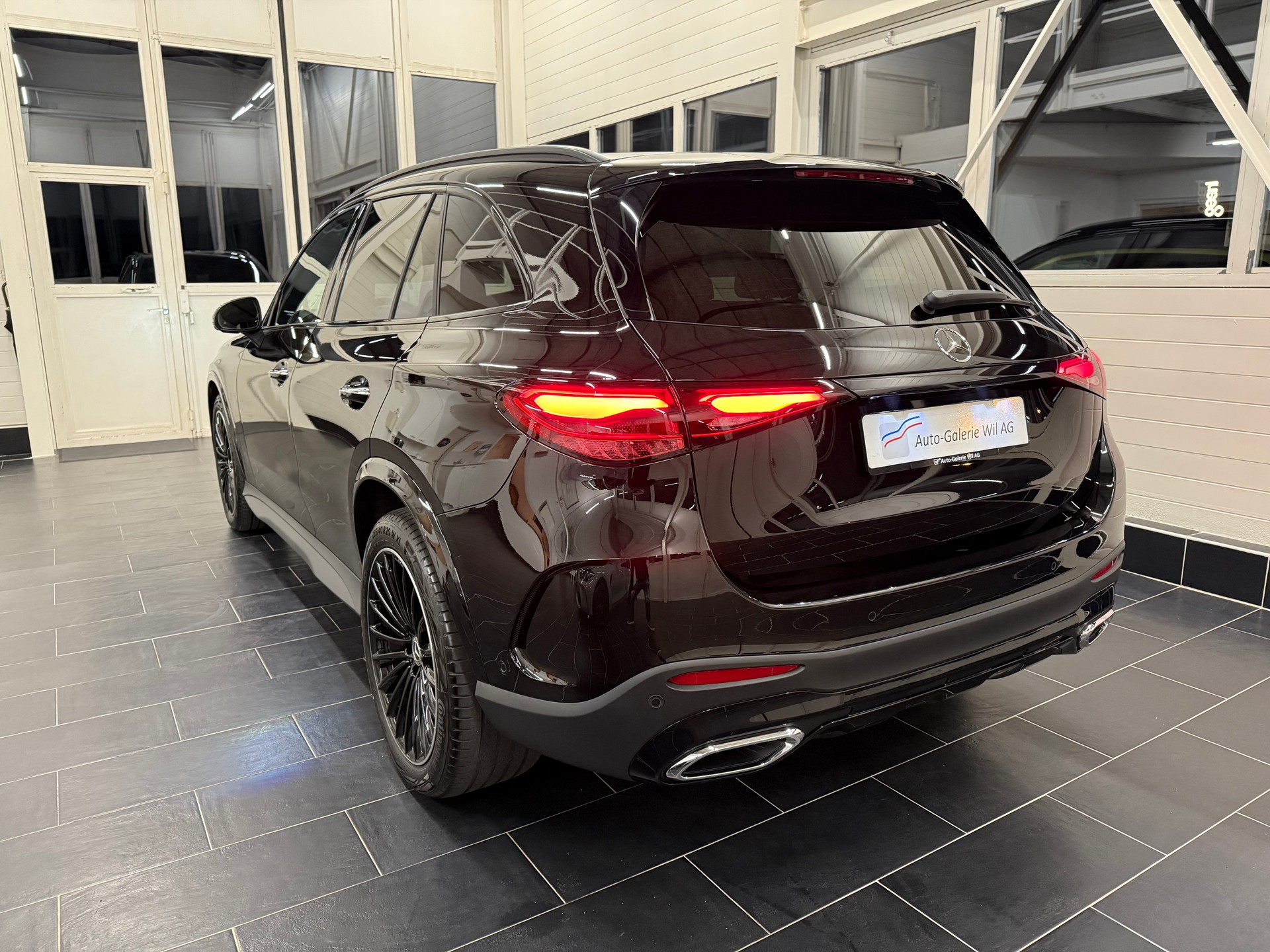 MERCEDES-BENZ GLC 220 d AMG Line 4matic-showroom-element-3
