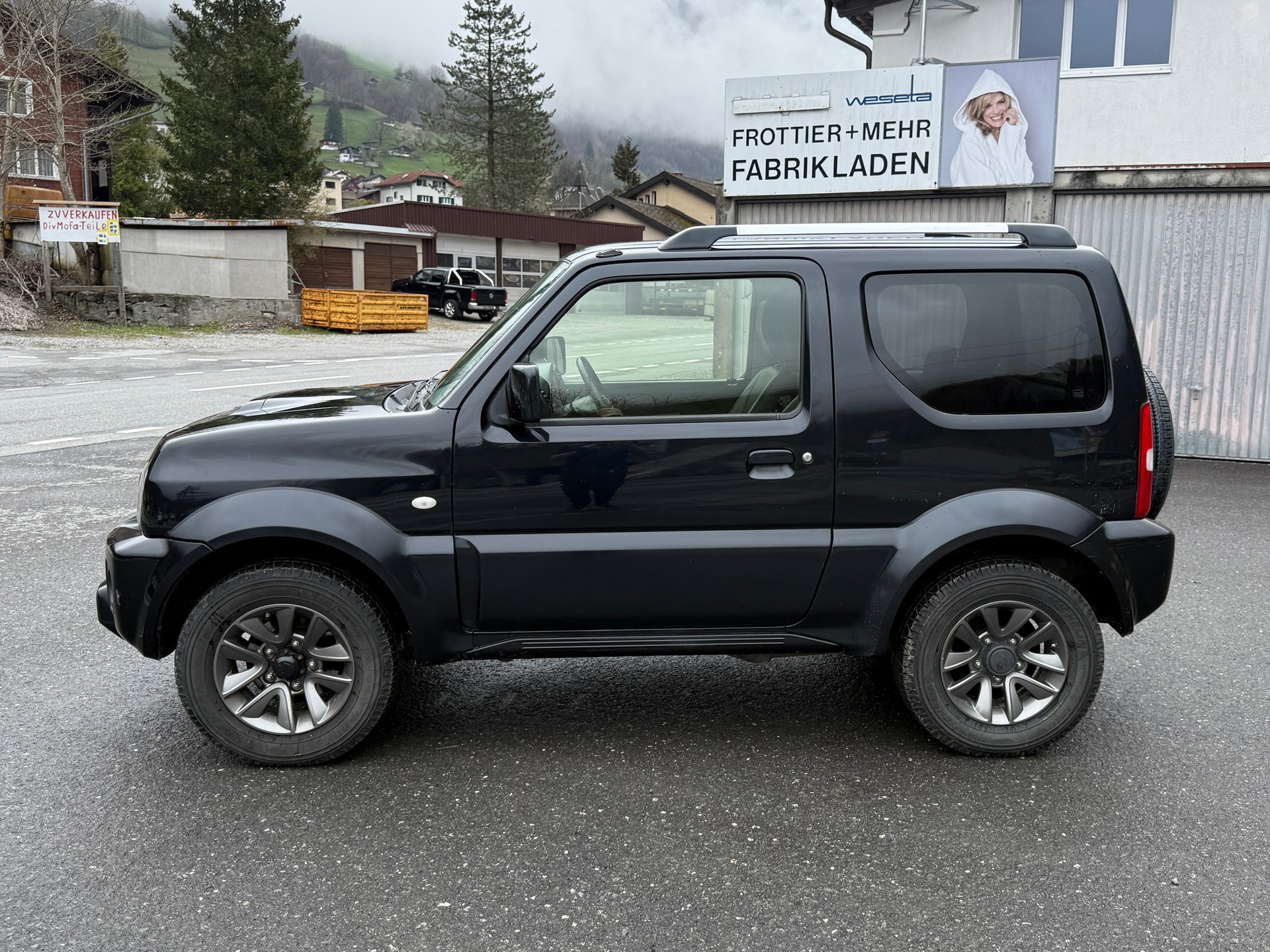 SUZUKI Jimny 1.3 16V Compact Top-image-1