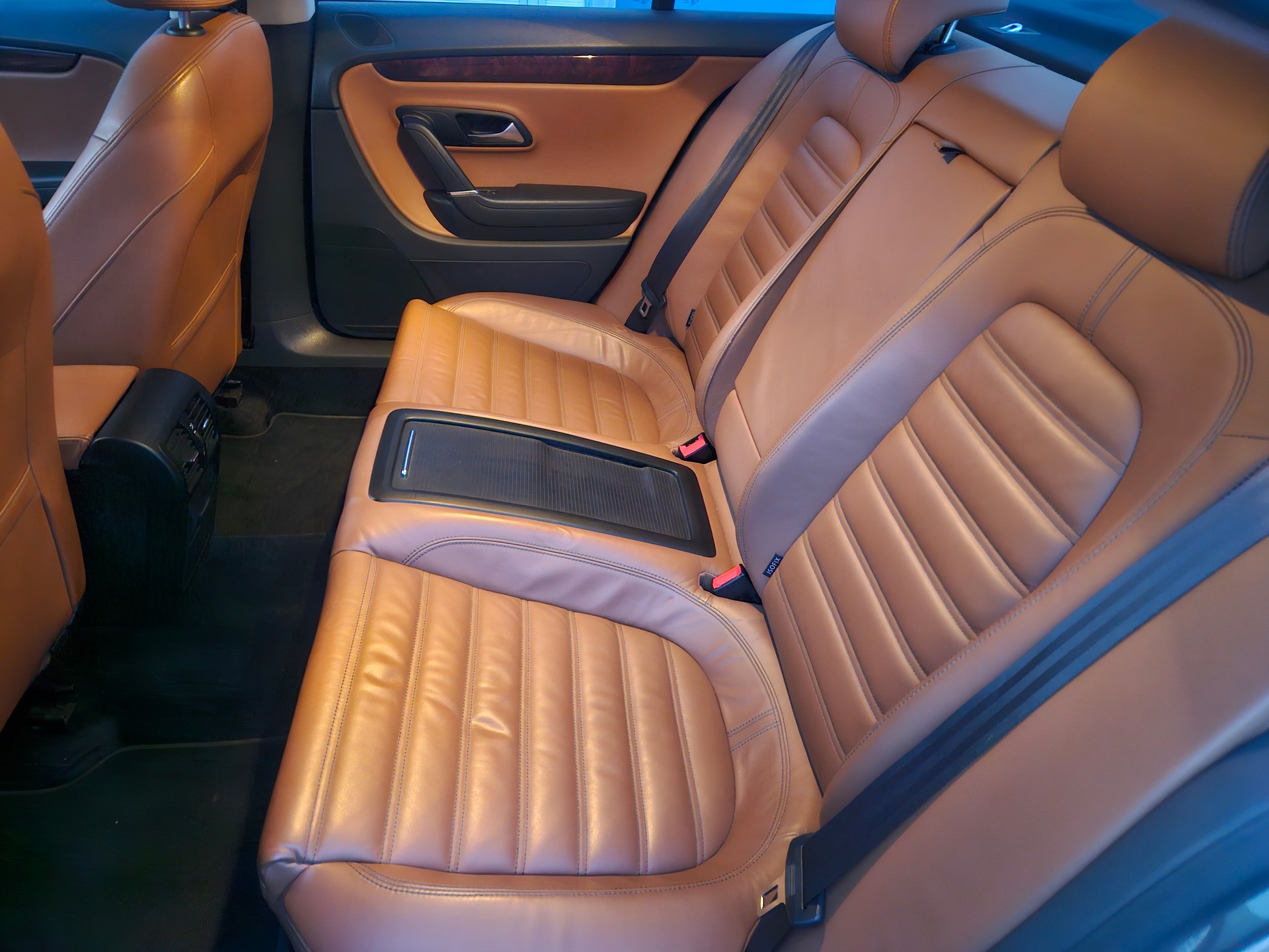 VW Passat CC 3.6 V6 FSI 4Motion-image-7