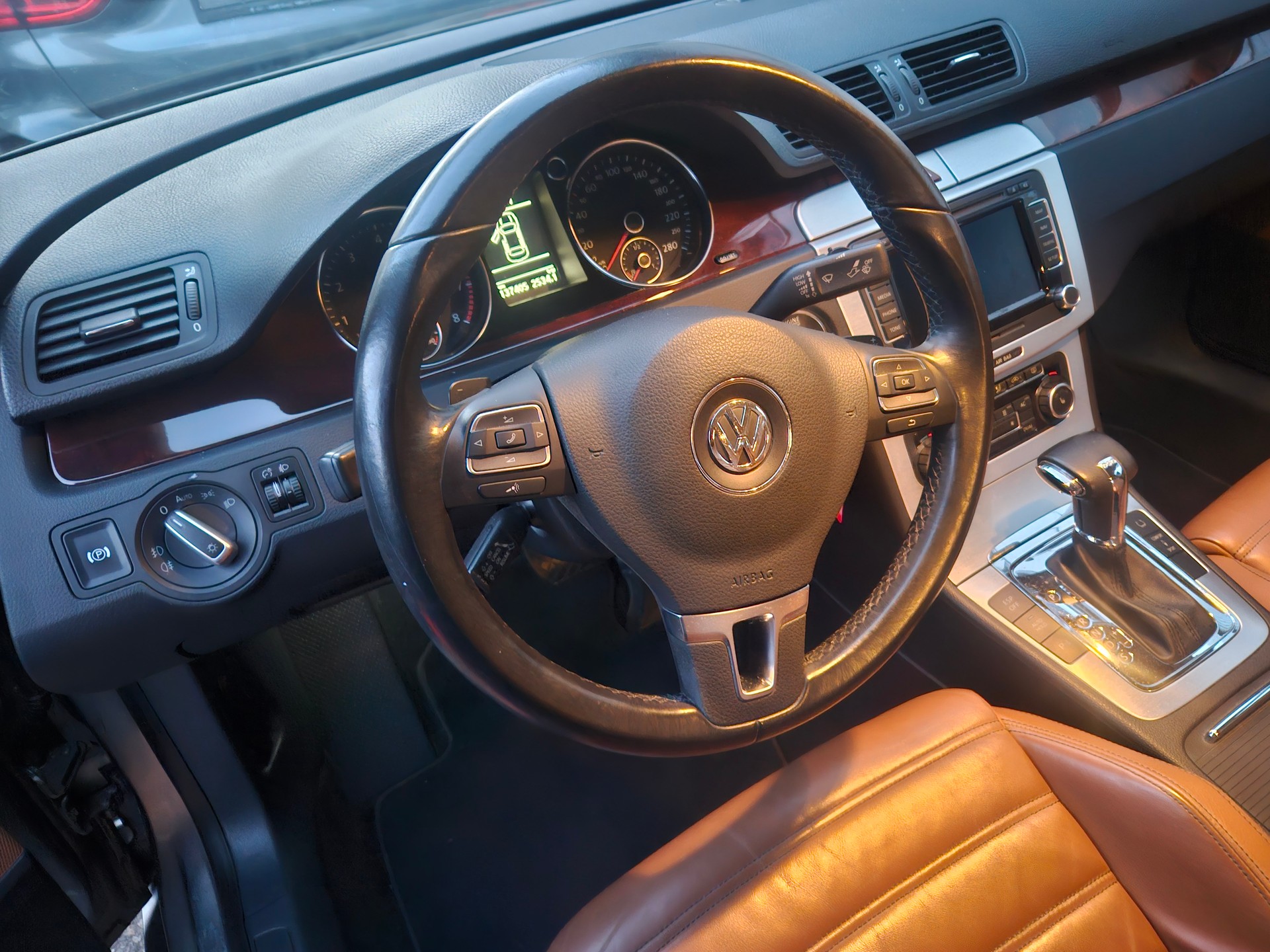 VW Passat CC 3.6 V6 FSI 4Motion-image-6