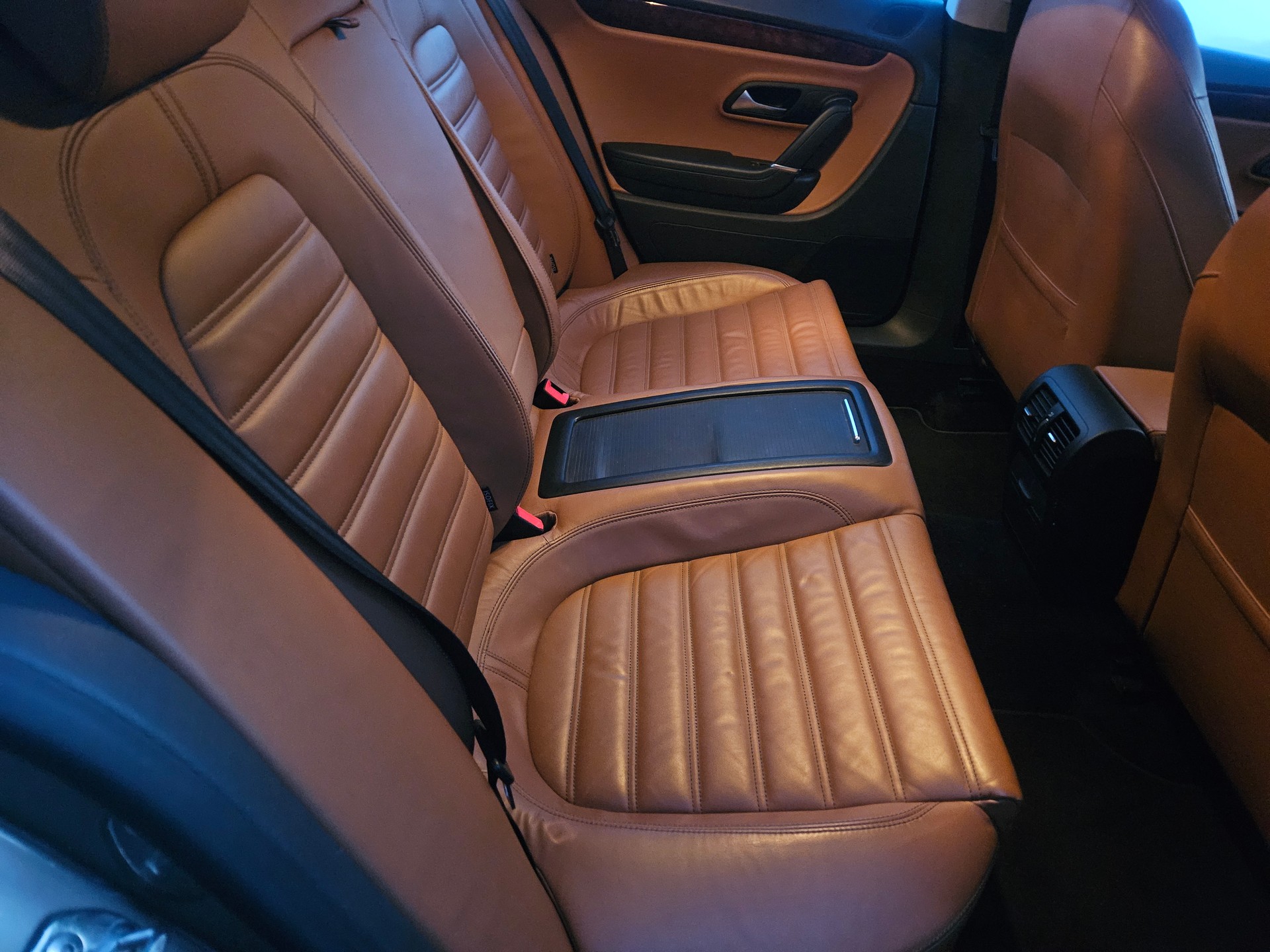 VW Passat CC 3.6 V6 FSI 4Motion-image-12