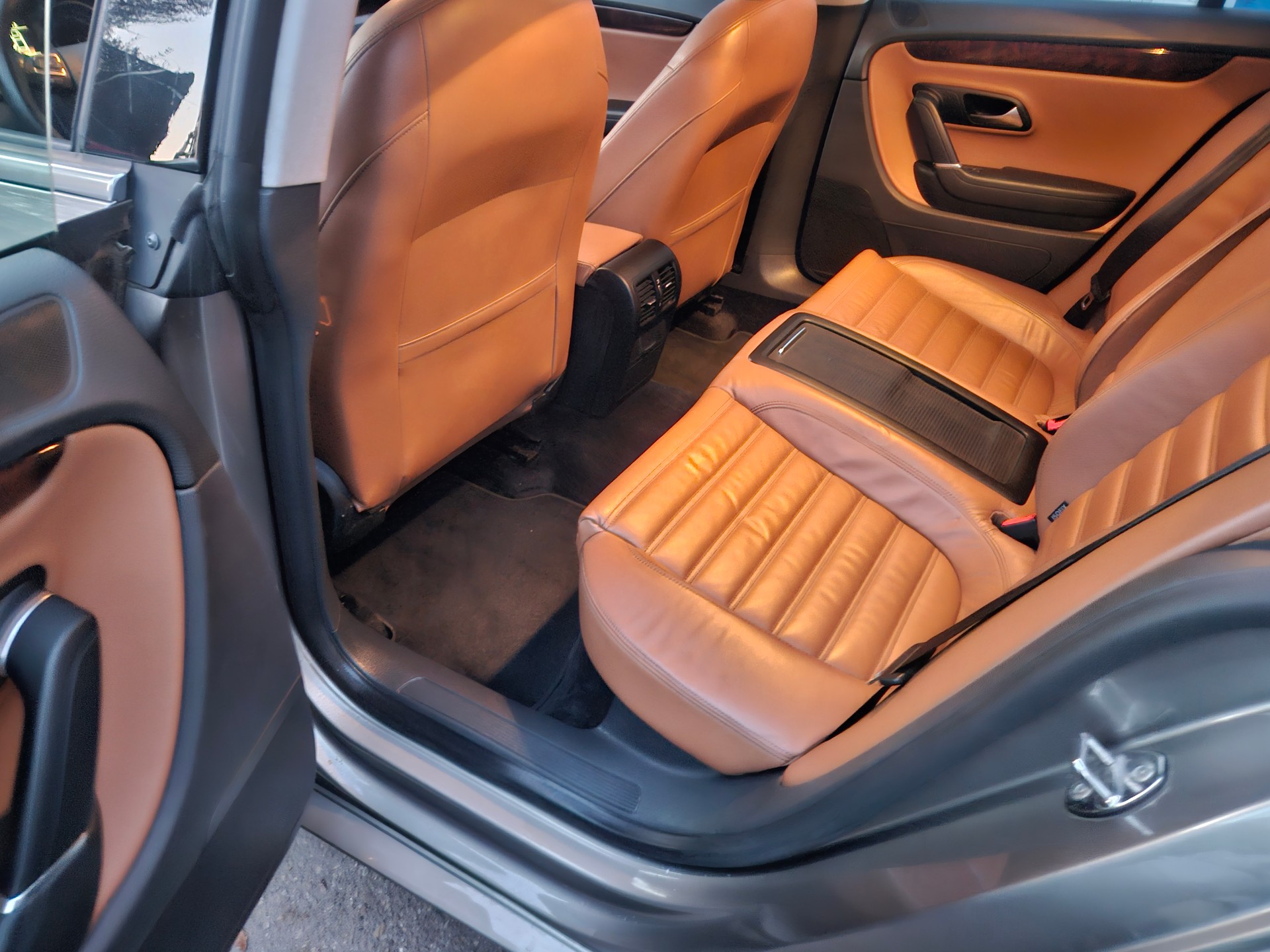VW Passat CC 3.6 V6 FSI 4Motion-image-10