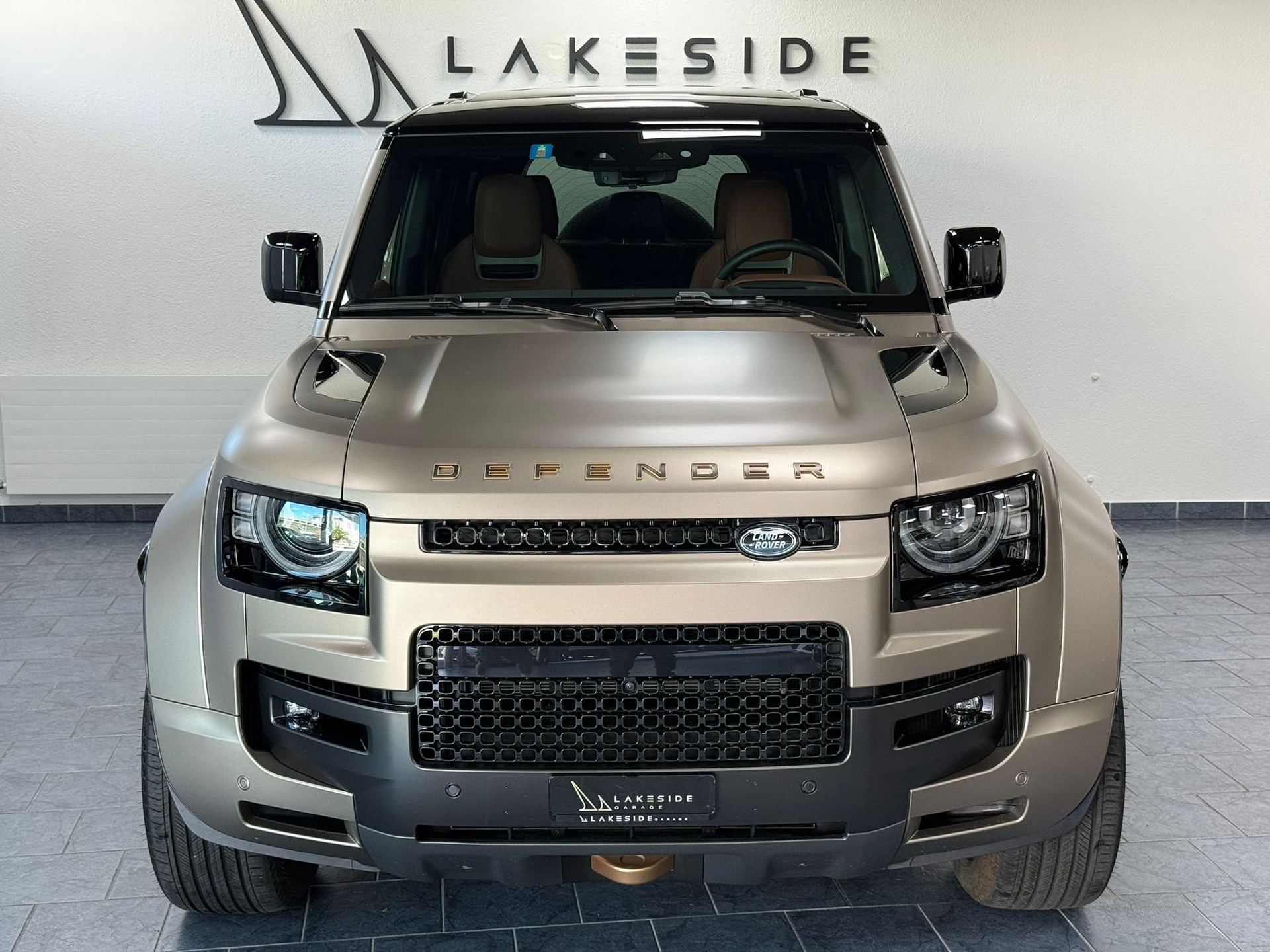 LAND ROVER Defender 110 635 V8 4.4 Octa AT8-showroom-element-1