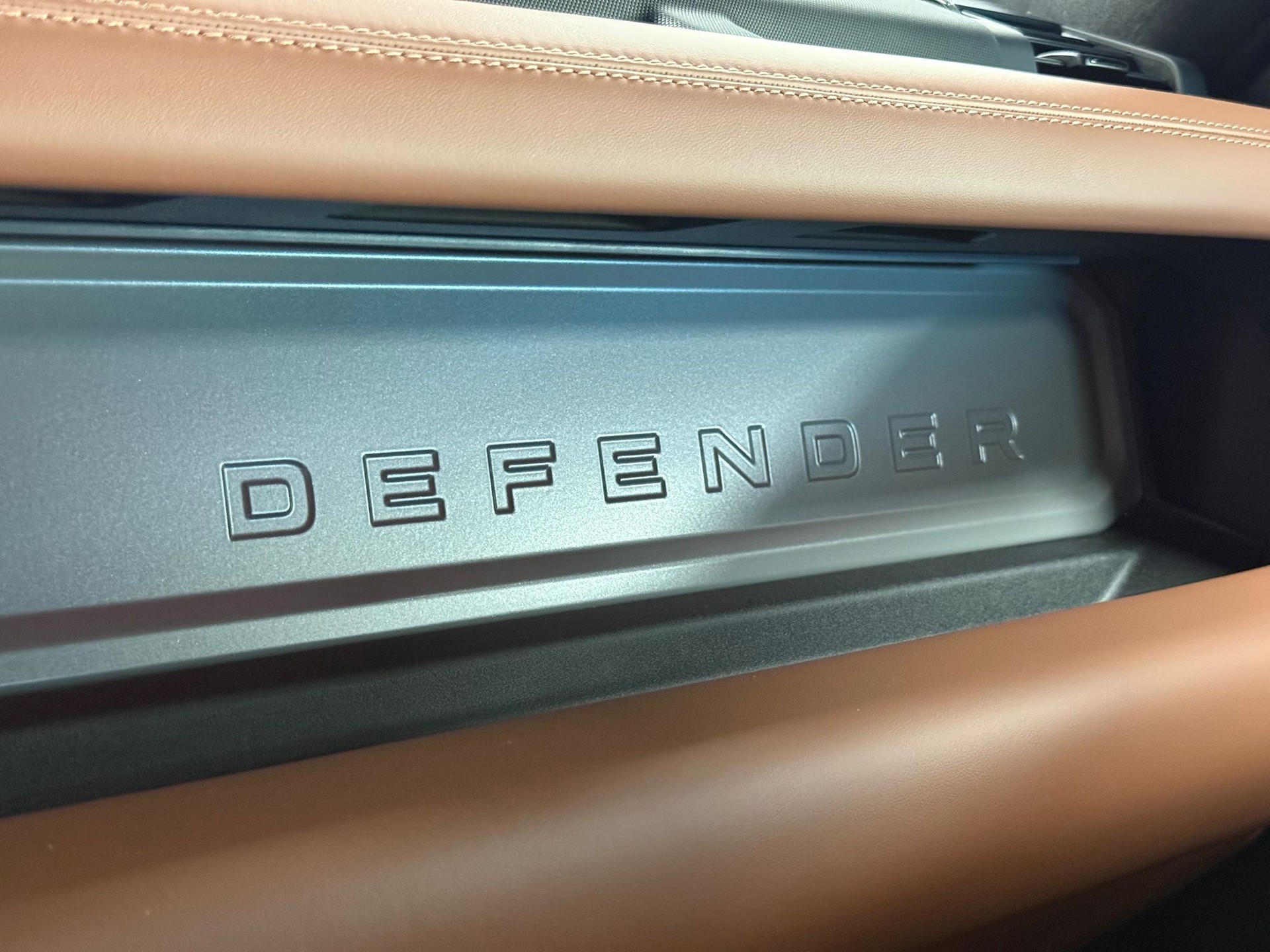 LAND ROVER Defender 110 635 V8 4.4 Octa AT8-image-23