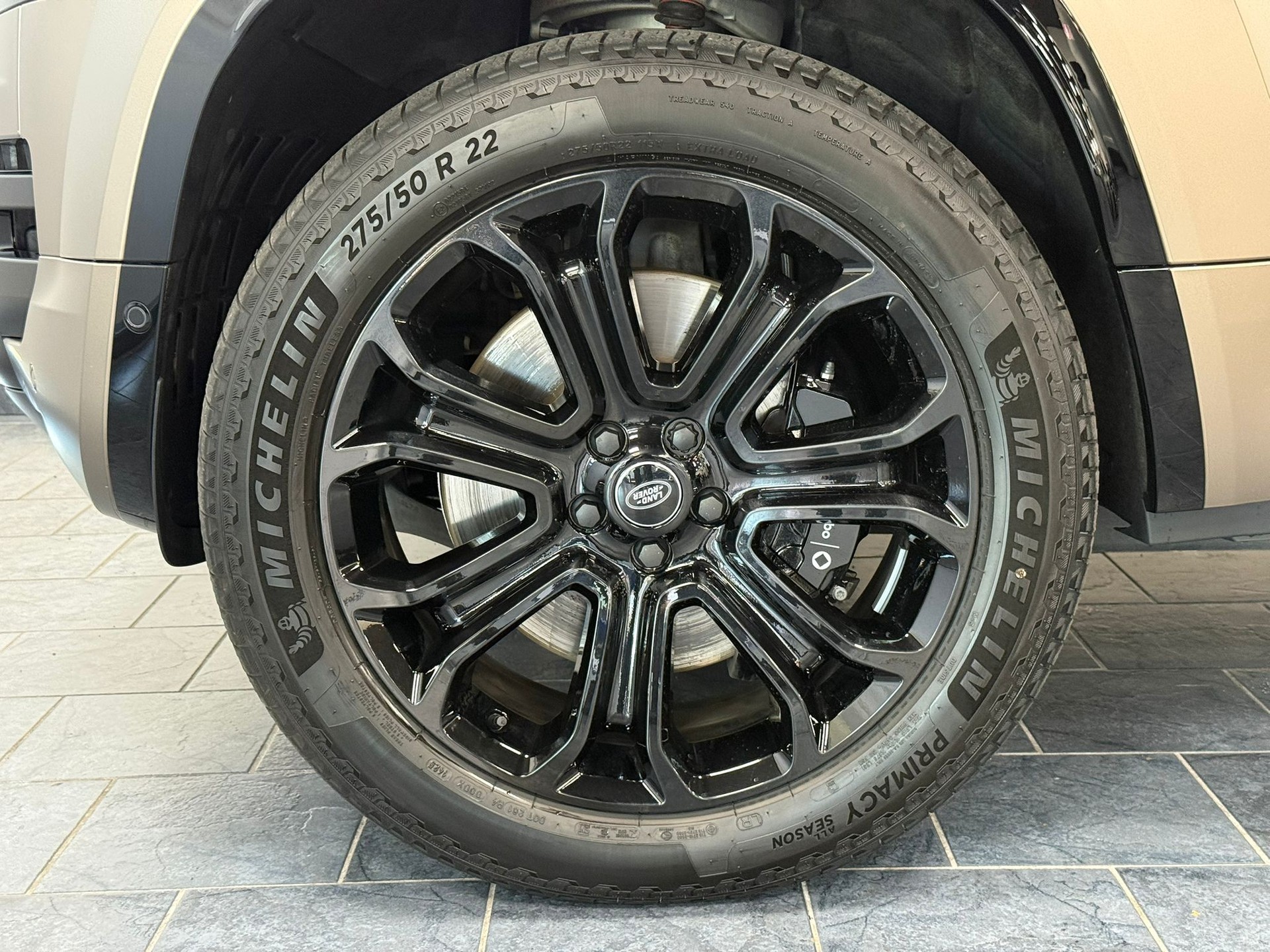LAND ROVER Defender 110 635 V8 4.4 Octa AT8-image-30