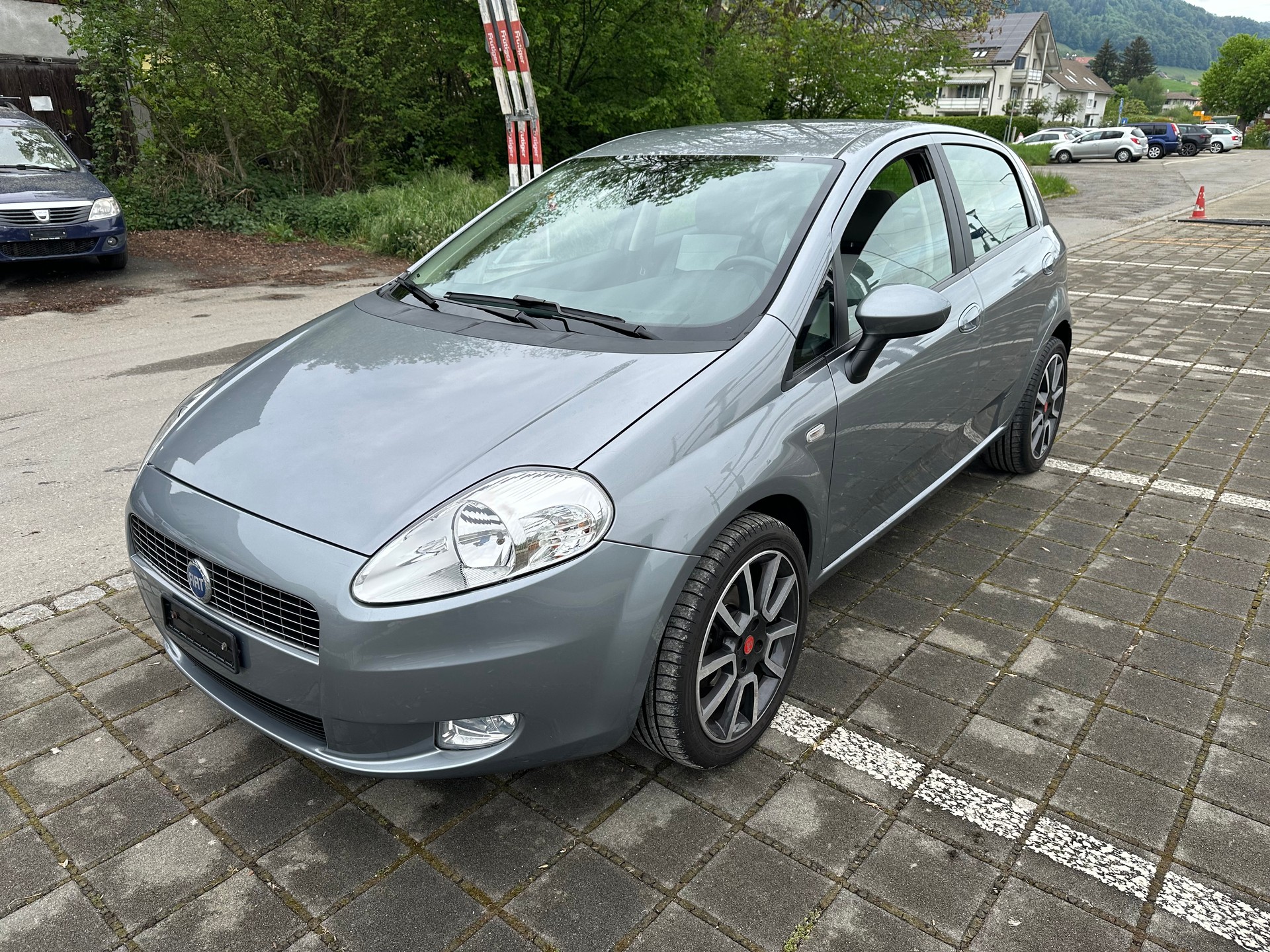 FIAT Punto 1.4 Dynamic Frisch ab MFK und grossem Service-showroom-element-1