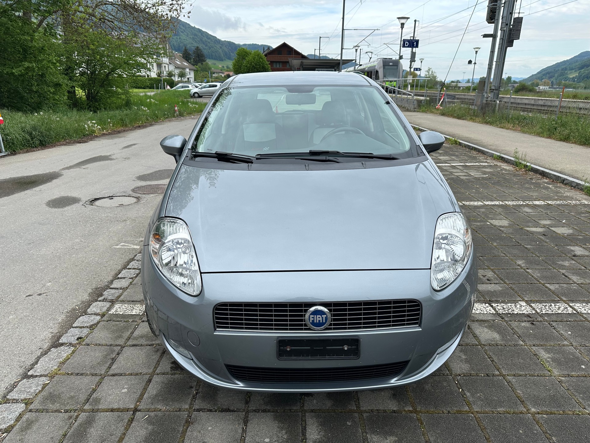 FIAT Punto 1.4 Dynamic Frisch ab MFK und grossem Service-showroom-element-2