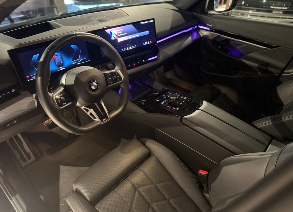 BMW 520d xDrive 48V M Sport Steptronic-image-4