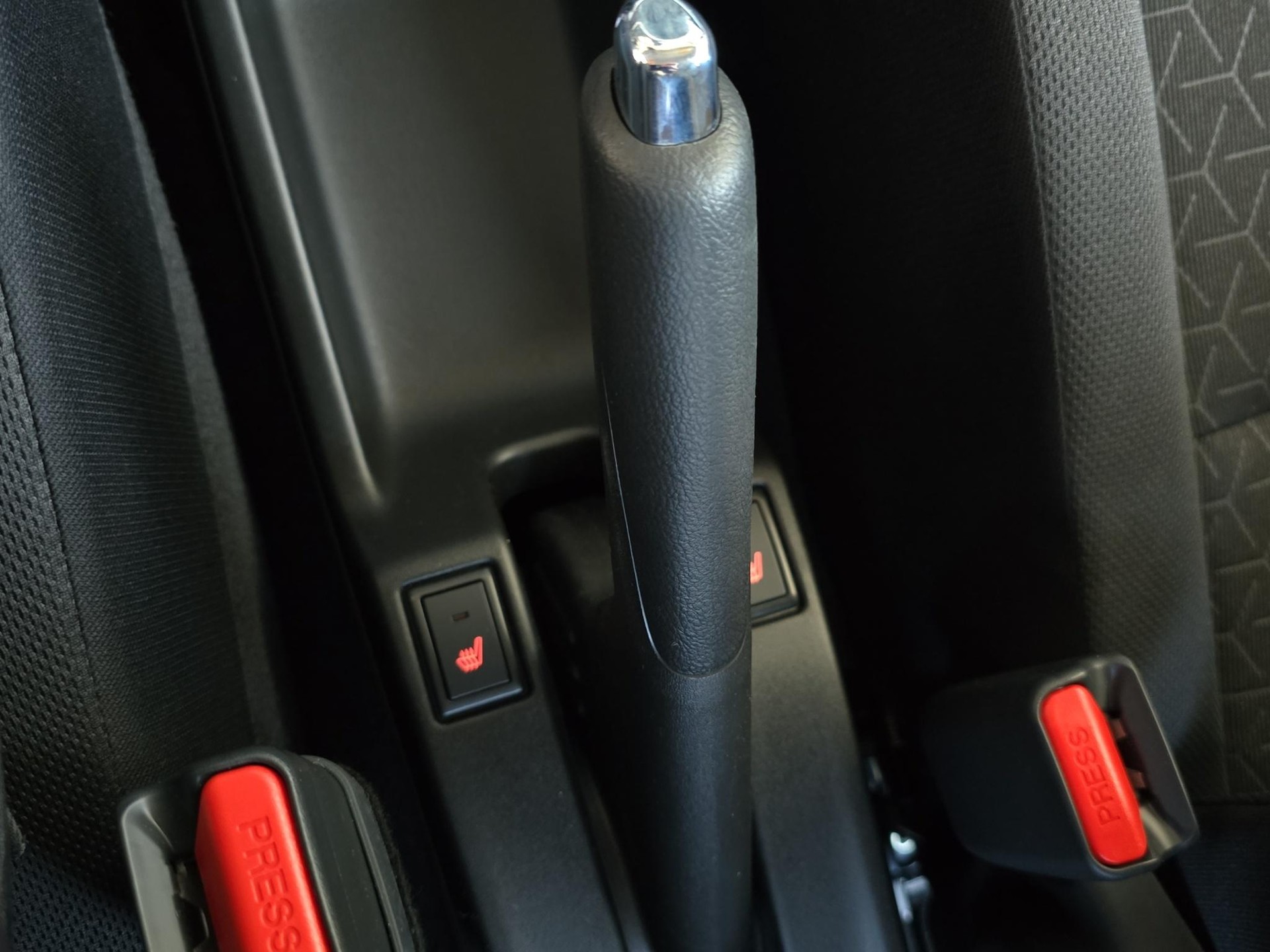 SUZUKI Swift 1.2 Sakura Hybrid 4x4-image-12