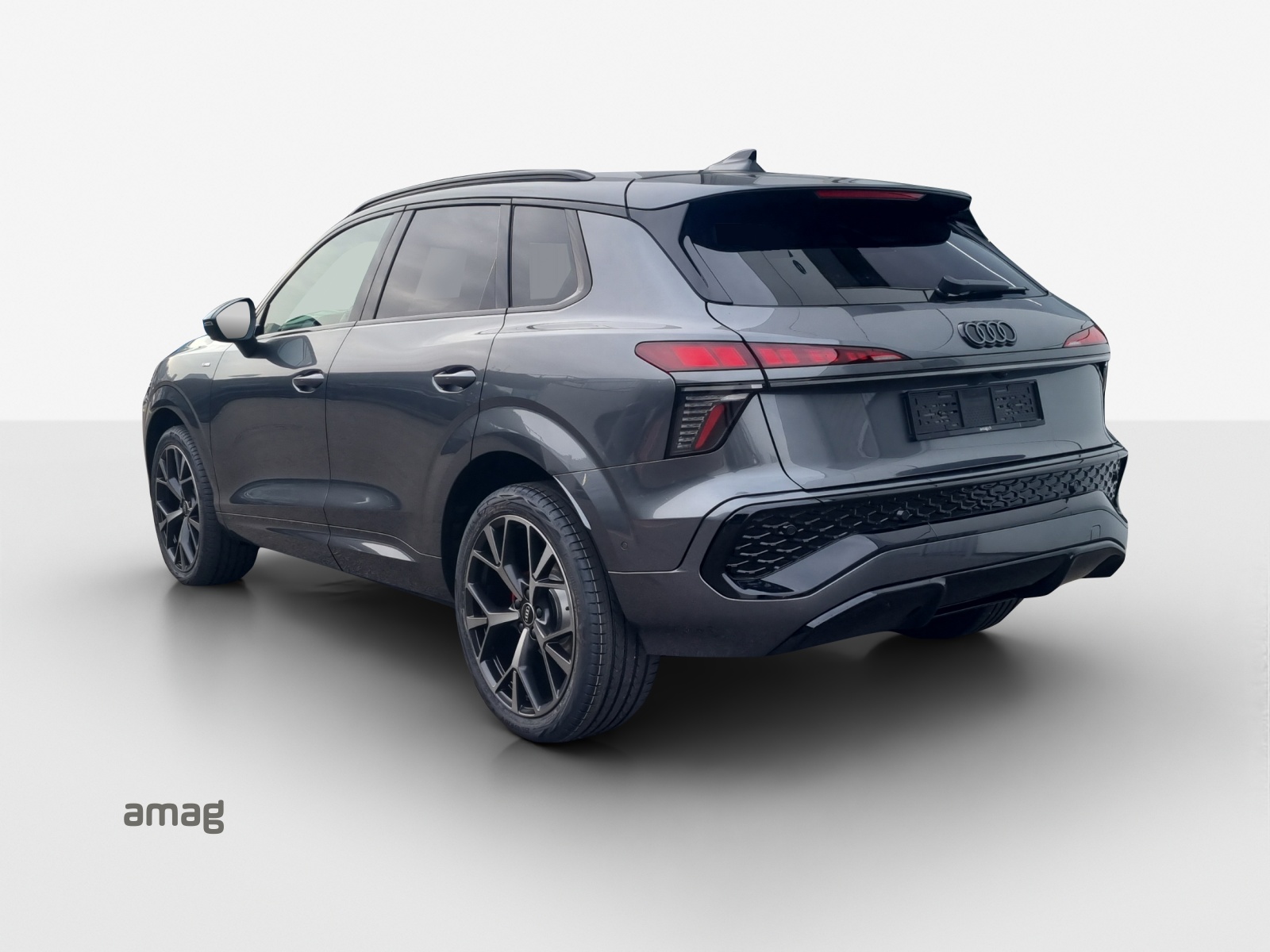 AUDI Q3 SUV e-hybrid 200 kW S tronig-showroom-element-2