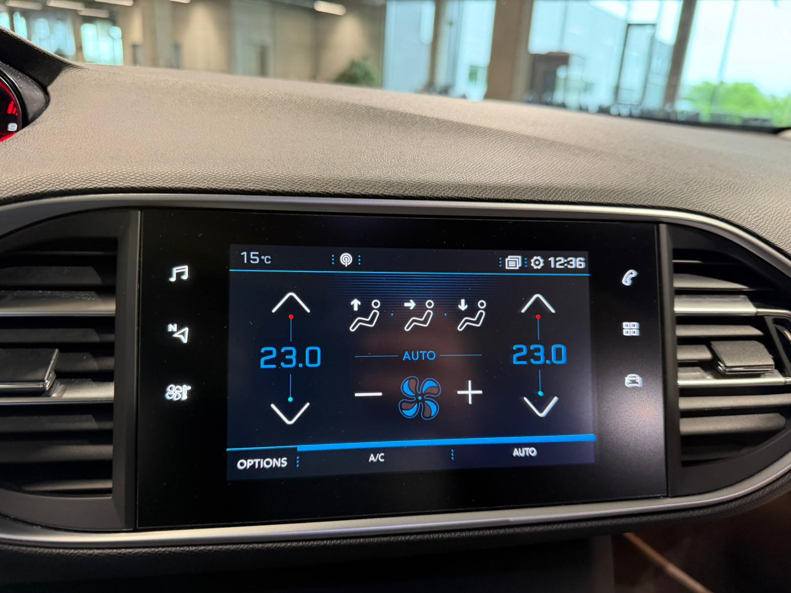 PEUGEOT 308 1.2 Pure Tech Tech Edition EAT8-image-19