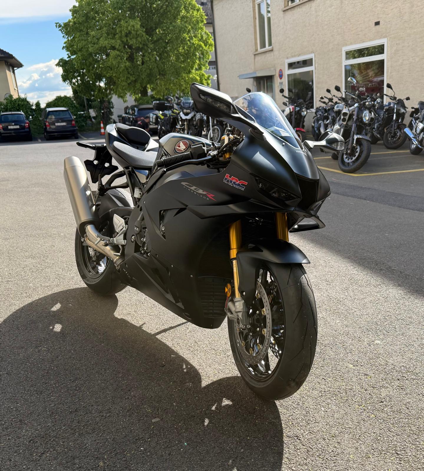 HONDA CBR 1000 RR-R Fireblade SP-image-1