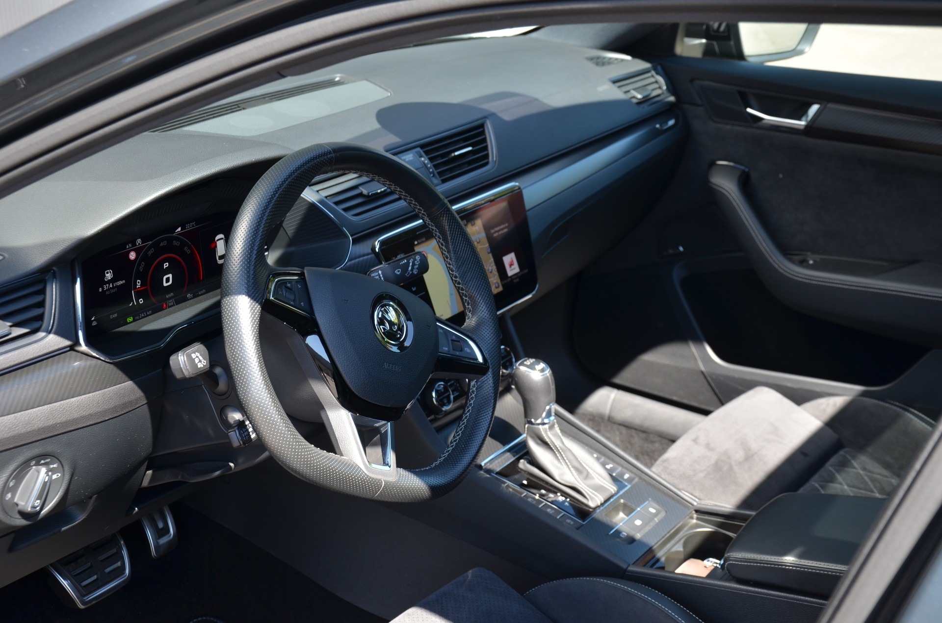 SKODA Superb Combi 2.0 TSI SportLine Plus 4x4 DSG-image-15