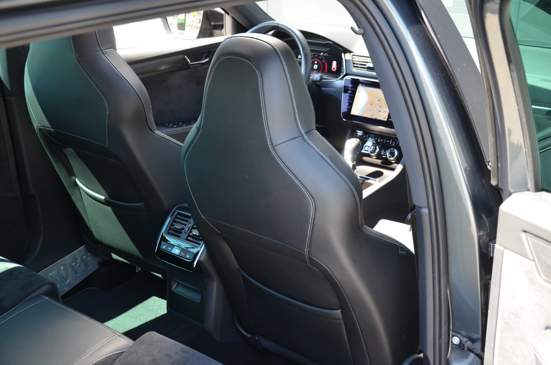 SKODA Superb Combi 2.0 TSI SportLine Plus 4x4 DSG-image-13