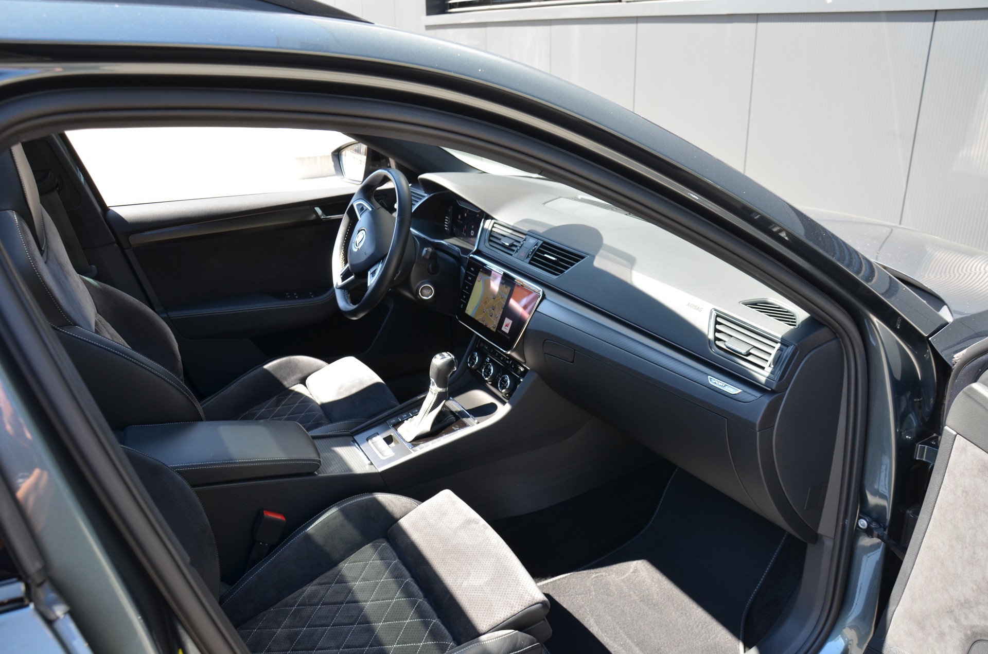 SKODA Superb Combi 2.0 TSI SportLine Plus 4x4 DSG-image-11