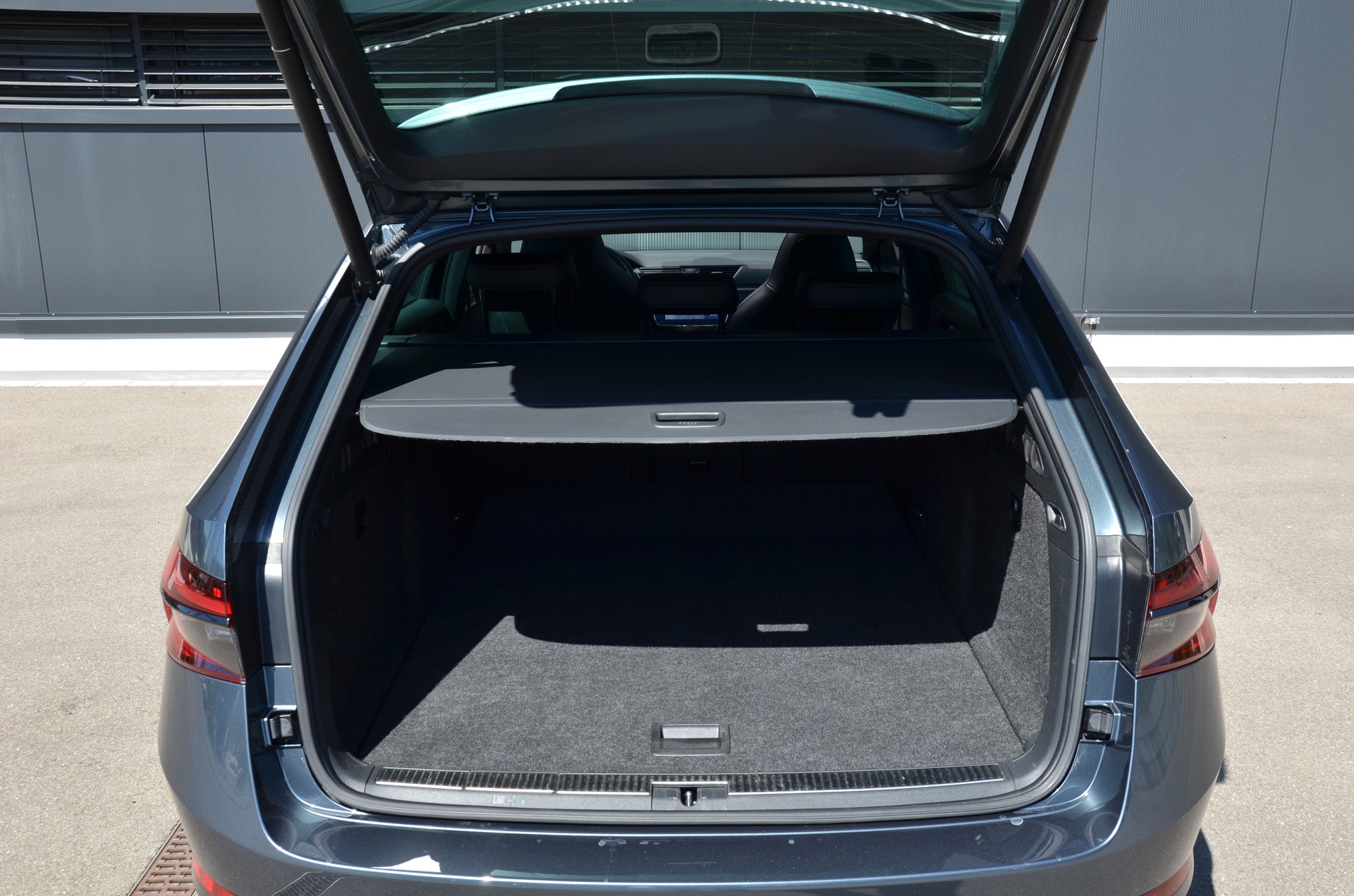 SKODA Superb Combi 2.0 TSI SportLine Plus 4x4 DSG-image-8