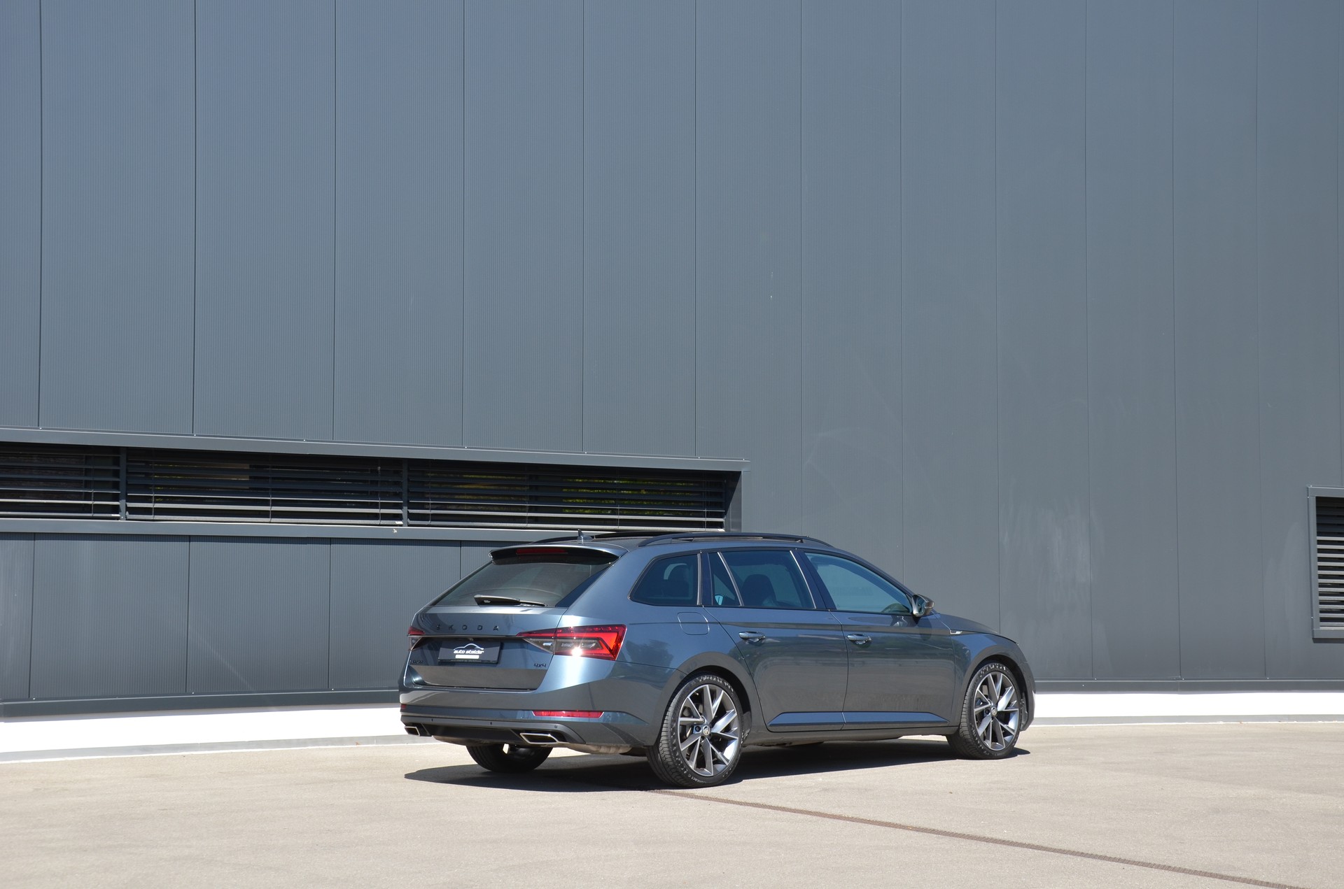 SKODA Superb Combi 2.0 TSI SportLine Plus 4x4 DSG-showroom-element-2