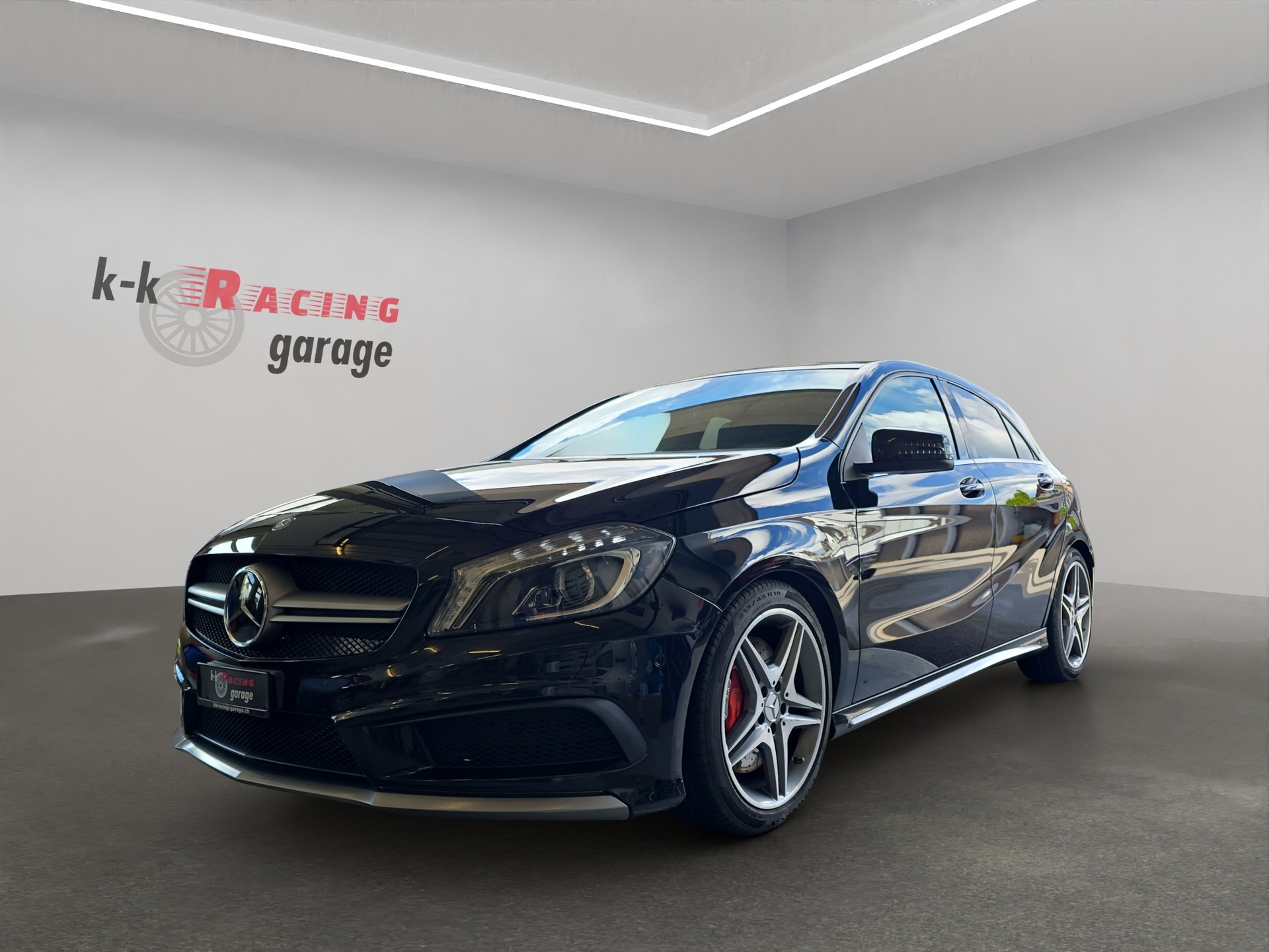 MERCEDES-BENZ A 45 AMG 4Matic Speedshift 7G-DCT-showroom-element-1
