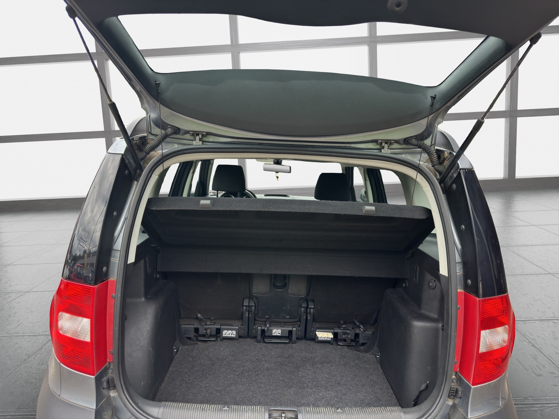 SKODA Yeti 2.0 TDI Active 4x4-image-11