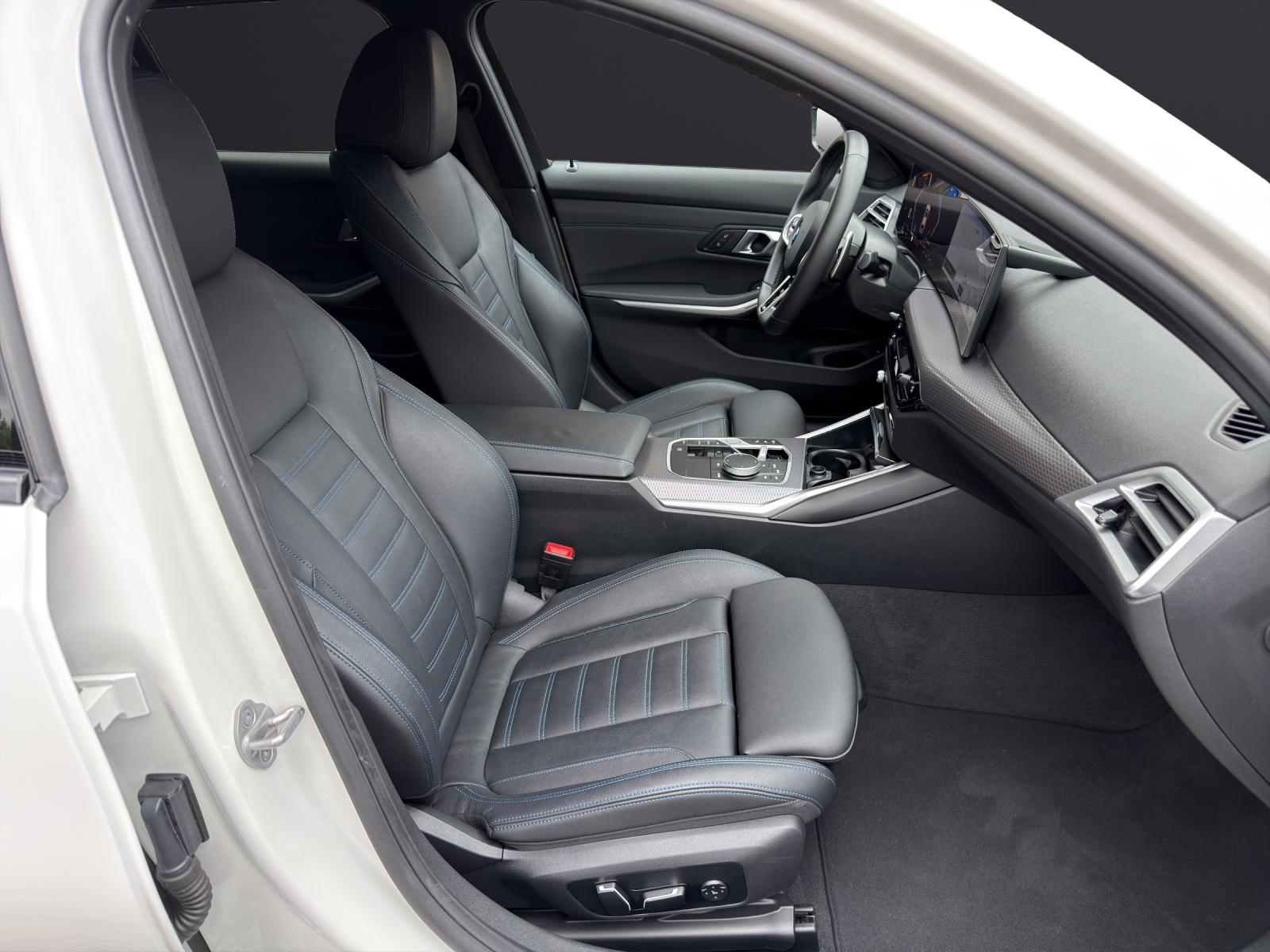BMW 320d xDrive Touring-image-18