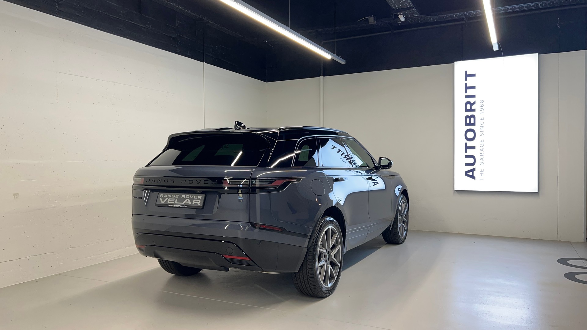 LAND ROVER Range Rover Velar 2.0 P400e Dynamic SE-showroom-element-1