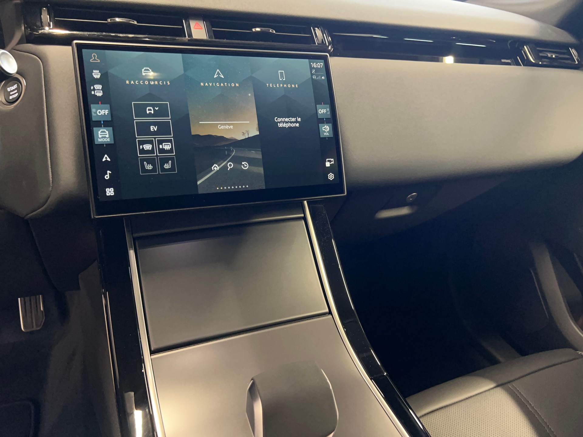 LAND ROVER Range Rover Velar 2.0 P400e Dynamic SE-image-4