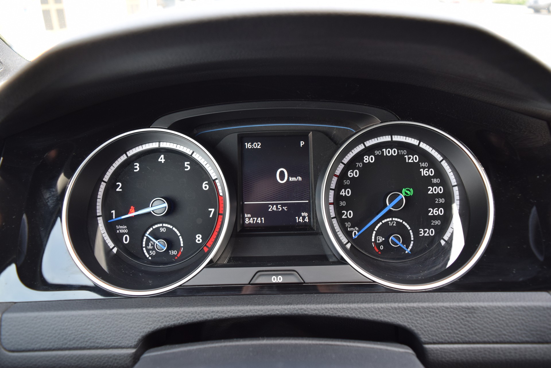 VW Golf 2.0 TSI R 4Motion DSG-image-12