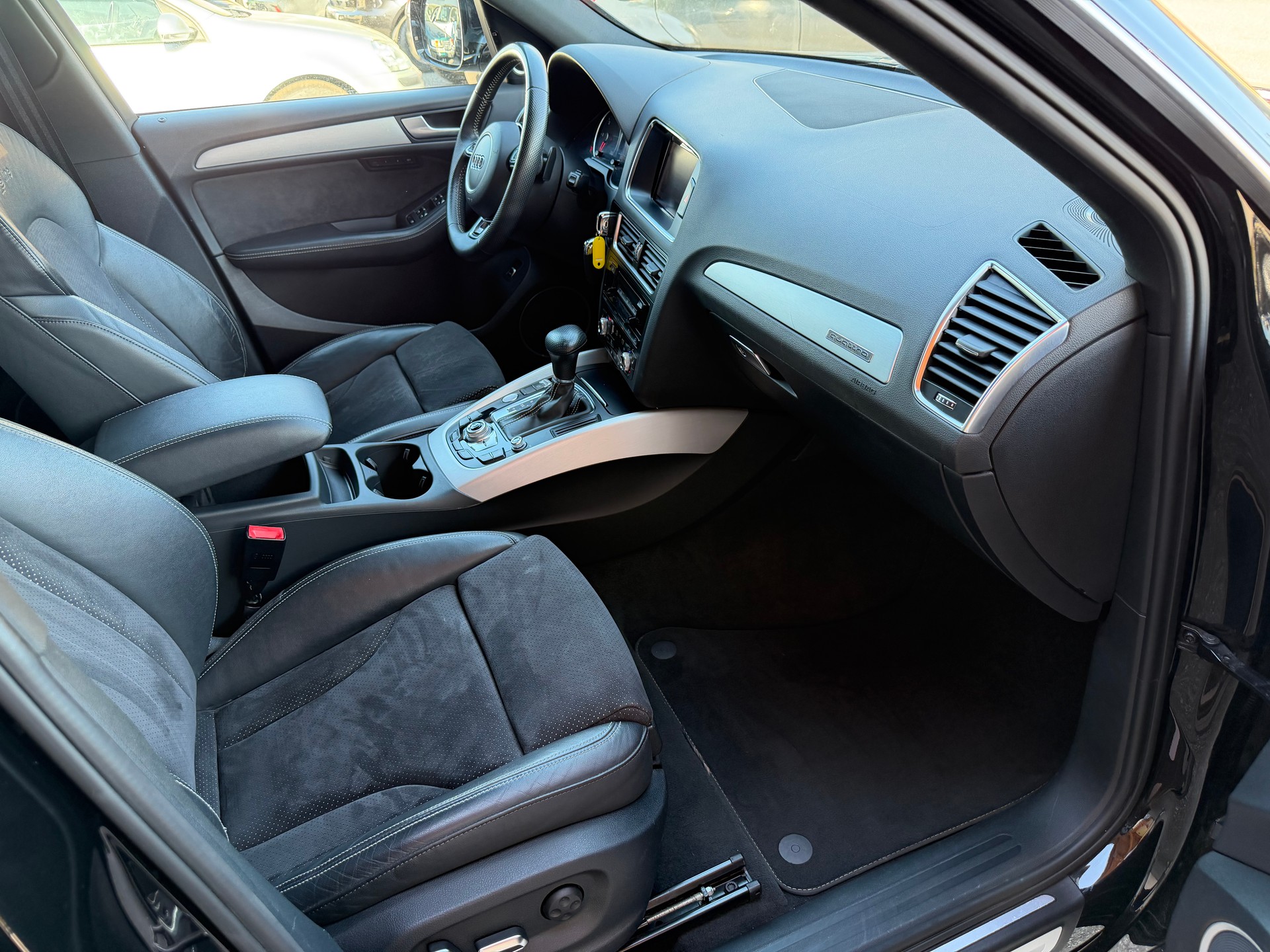 AUDI Q5 3.0 TDI clean quattro S-tronic-image-4