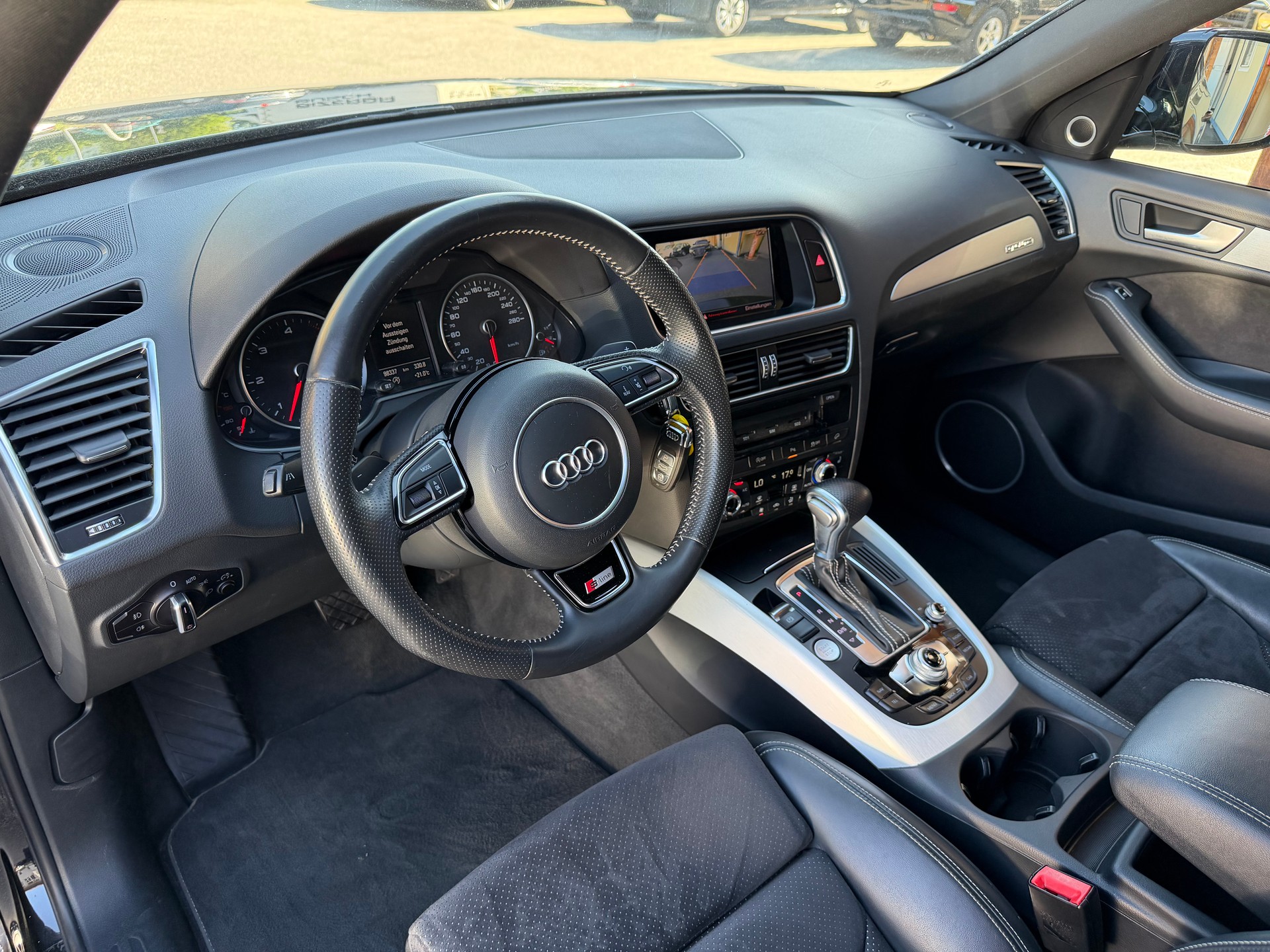 AUDI Q5 3.0 TDI clean quattro S-tronic-image-12