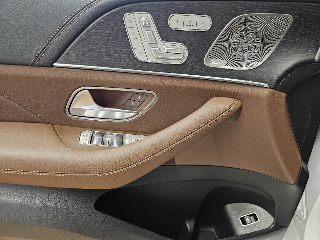 MERCEDES-BENZ GLS 450 d 4Matic AMG Line-image-9