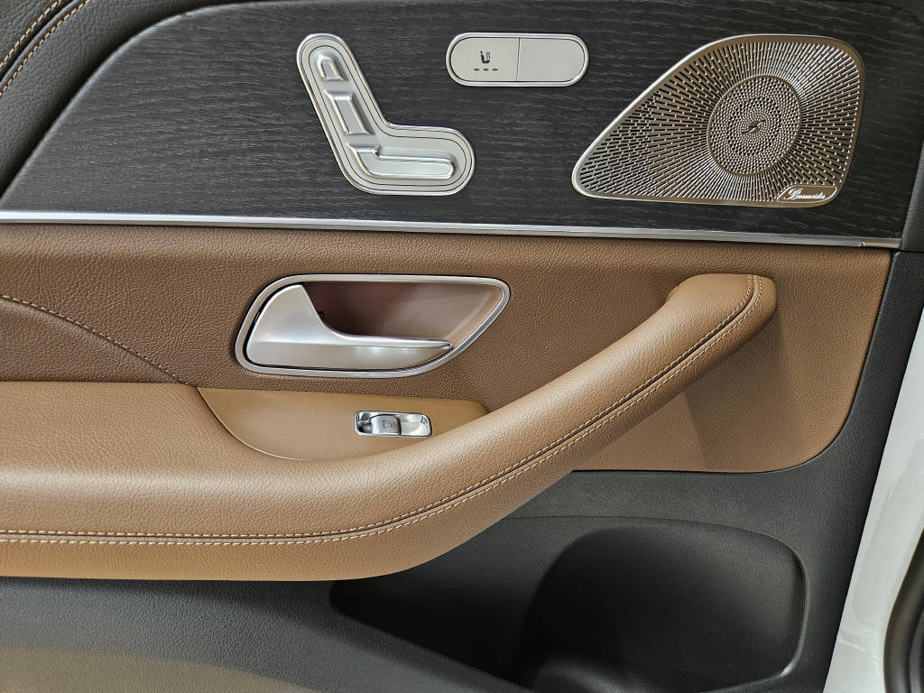 MERCEDES-BENZ GLS 450 d 4Matic AMG Line-image-13