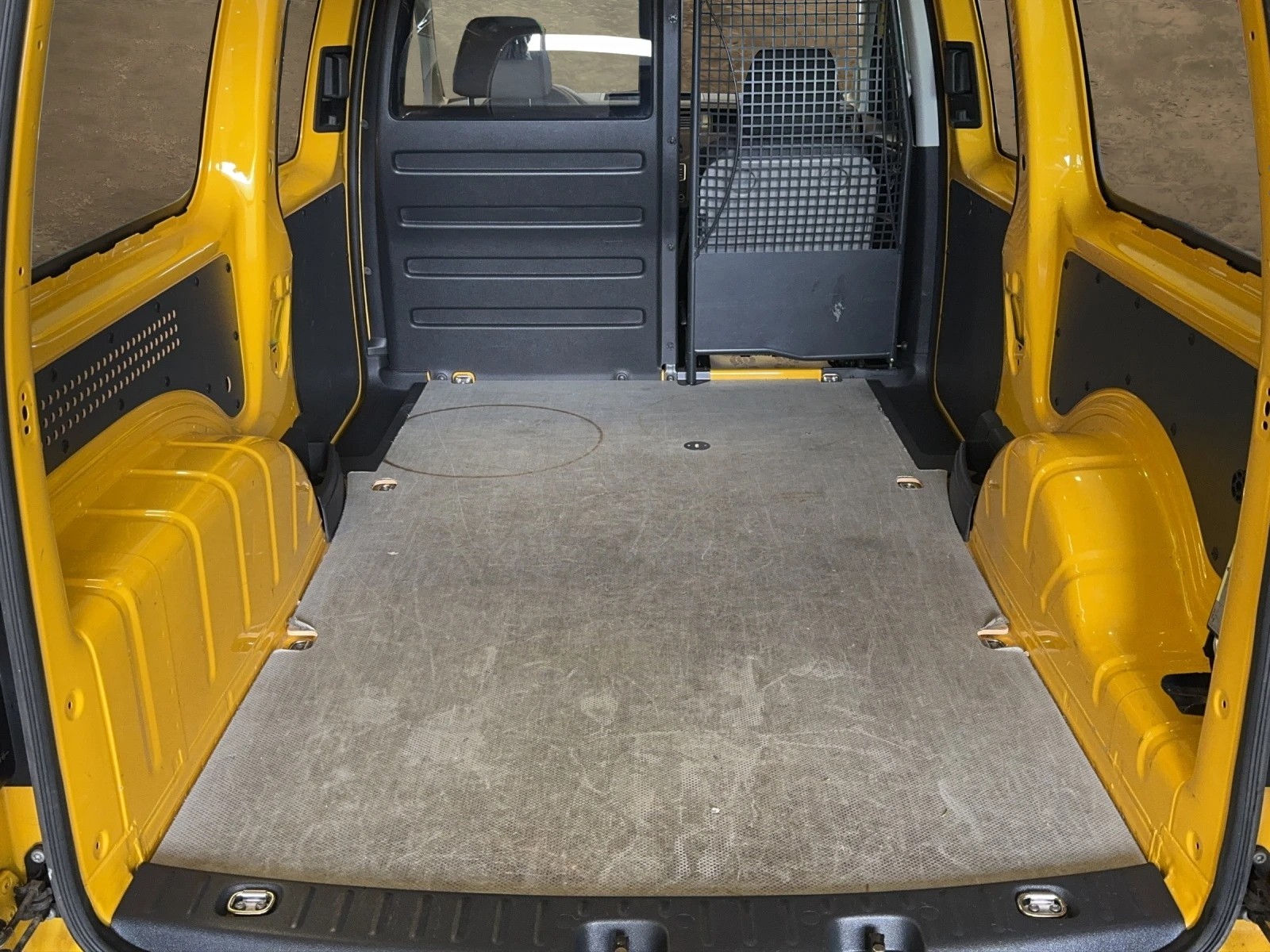 VW VW Caddy 2.0TDI 4Motion BlueMotion Technology-image-11