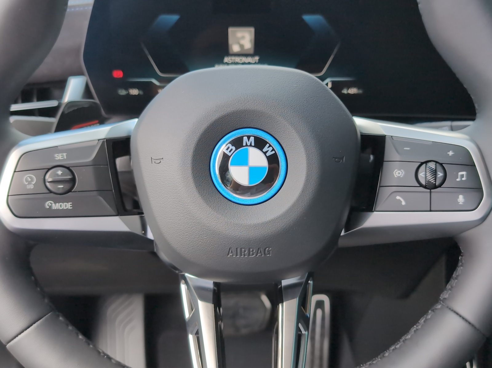 BMW iX1 xDrive 30 Ed. M Sport-image-10