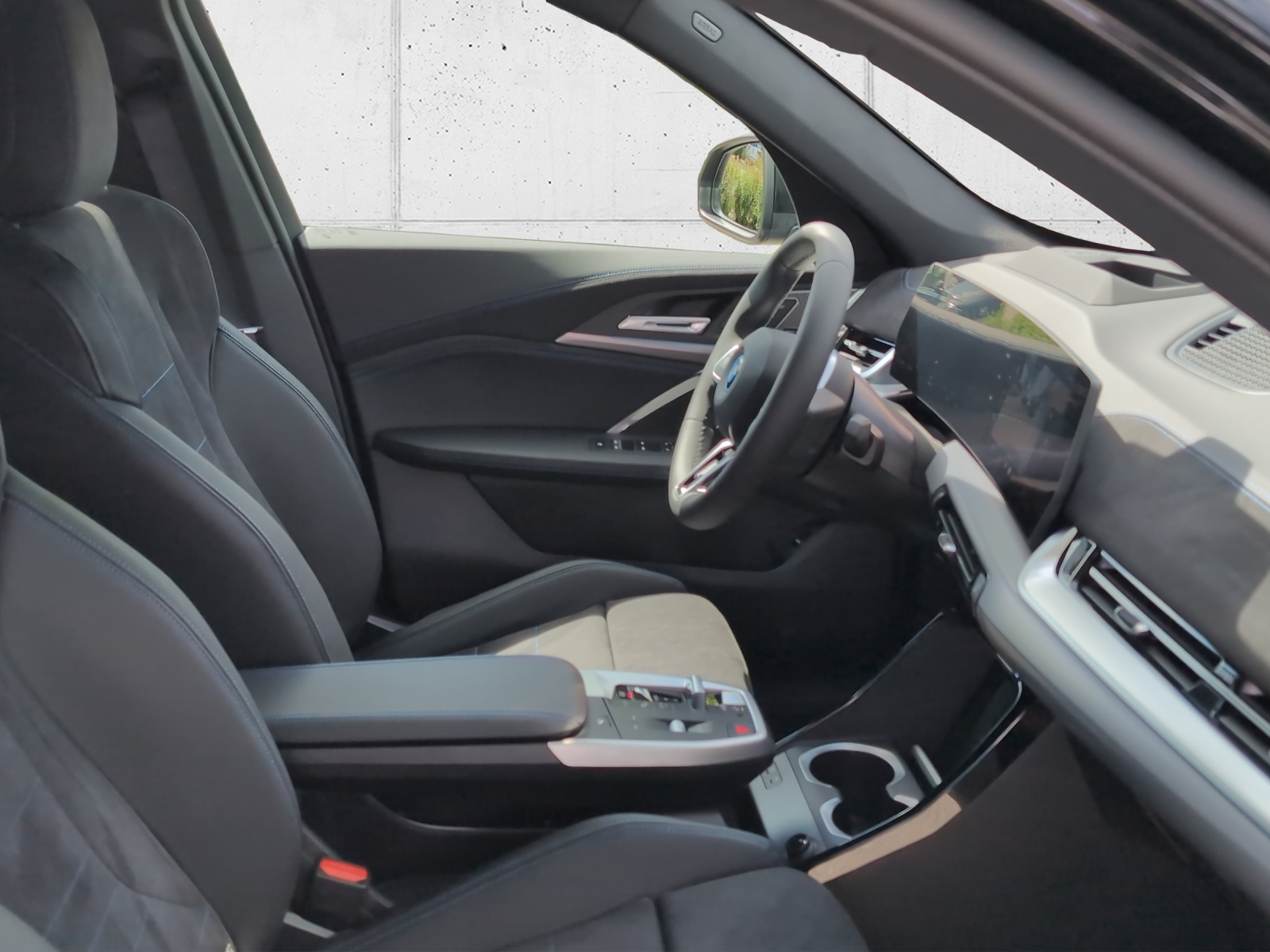 BMW iX1 xDrive 30 Ed. M Sport-image-16