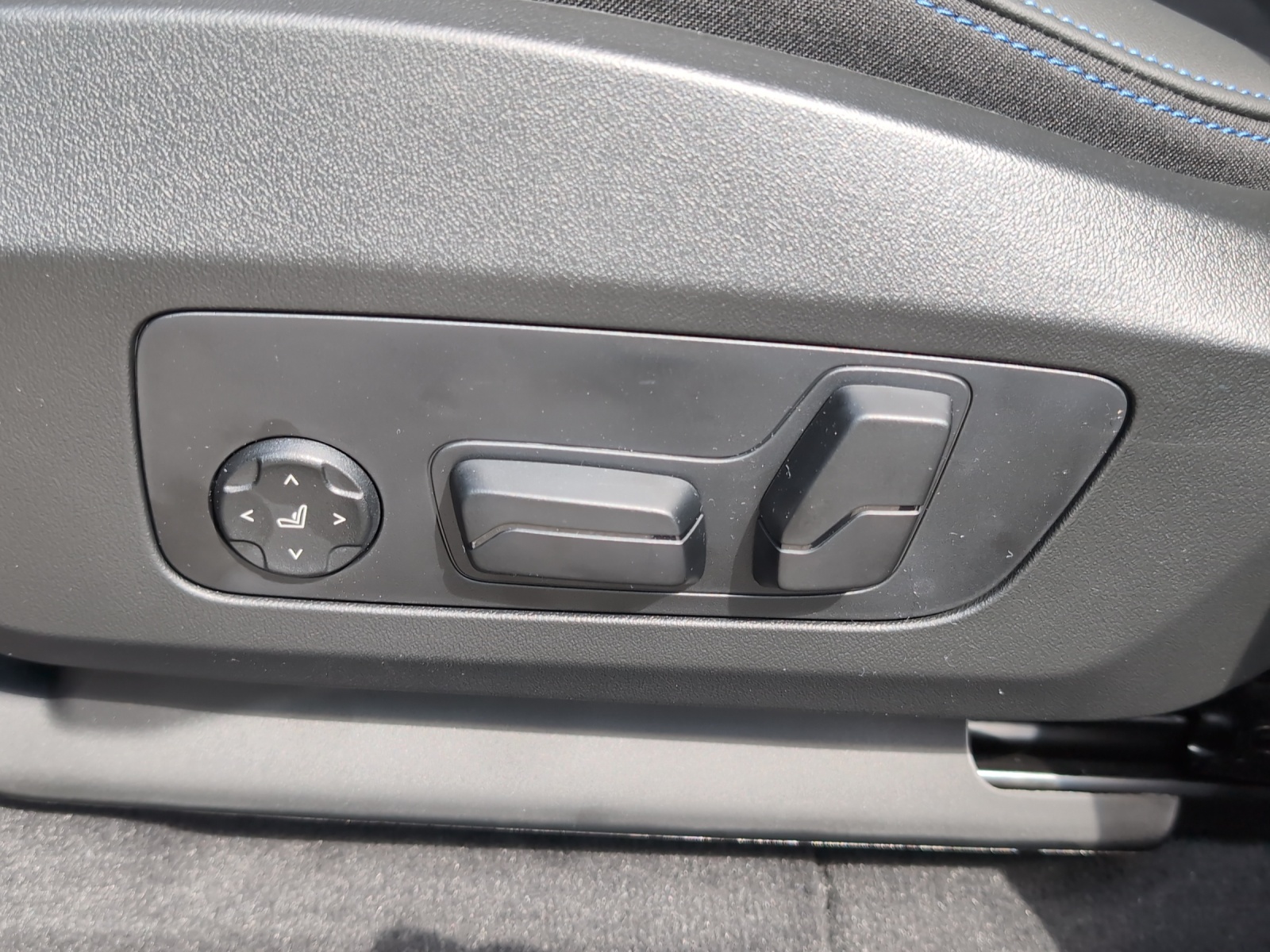 BMW iX1 xDrive 30 Ed. M Sport-image-19