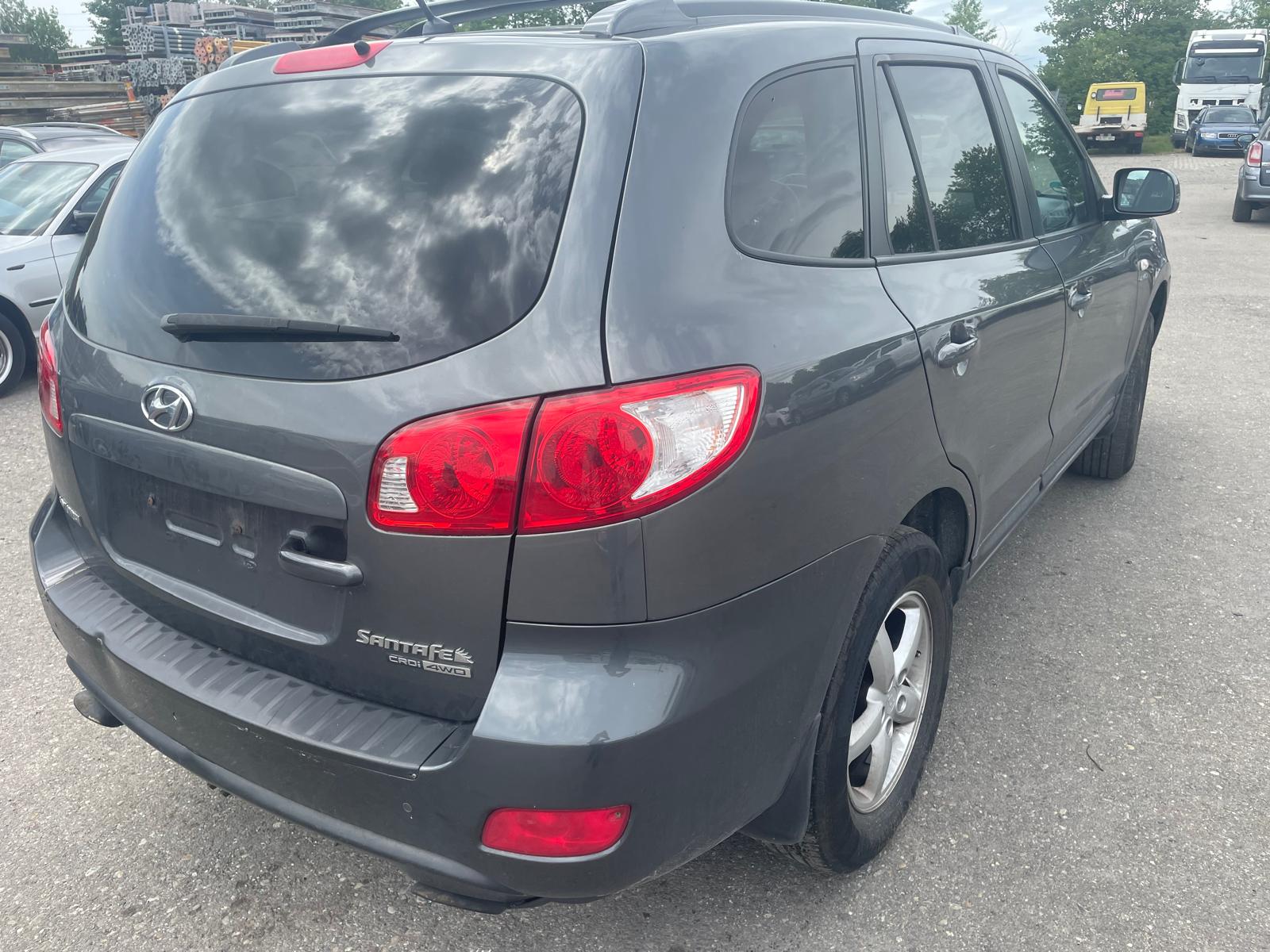 HYUNDAI Santa Fe 2.2 CRDi Premium 4WD Automatic-image-2