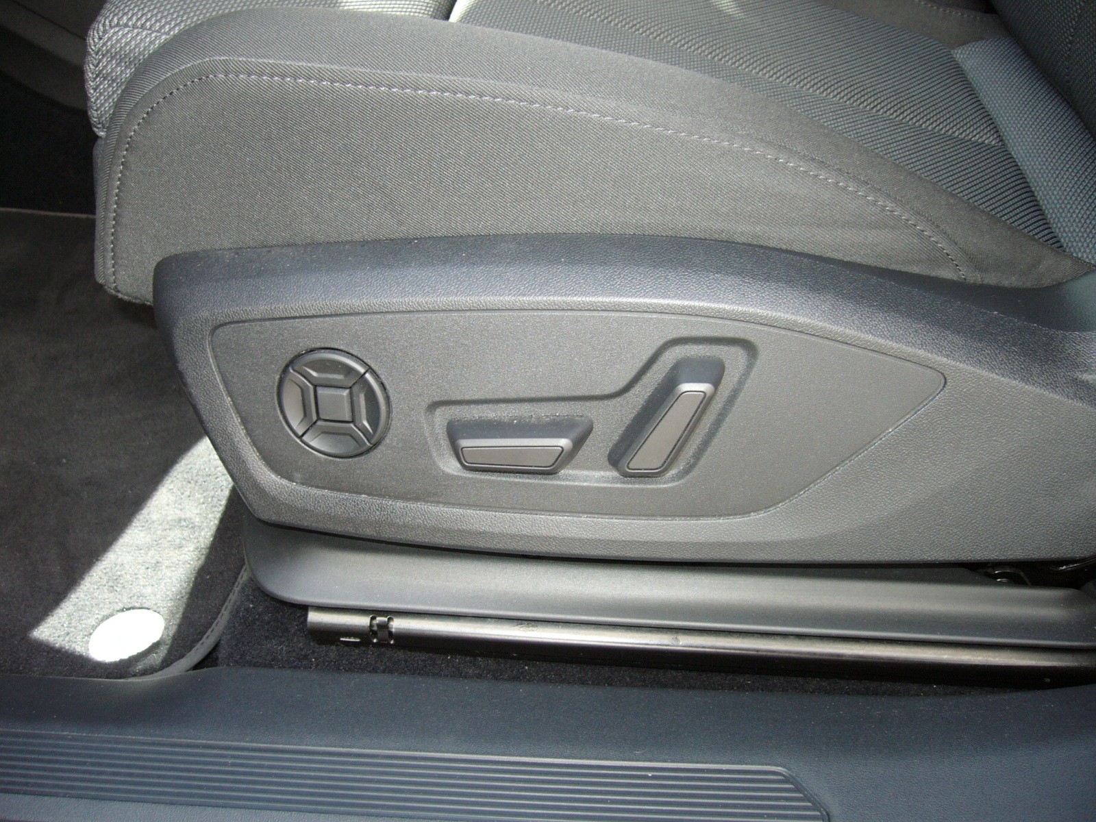 AUDI Q4 e-tron 50 quattro 299 PS-image-9
