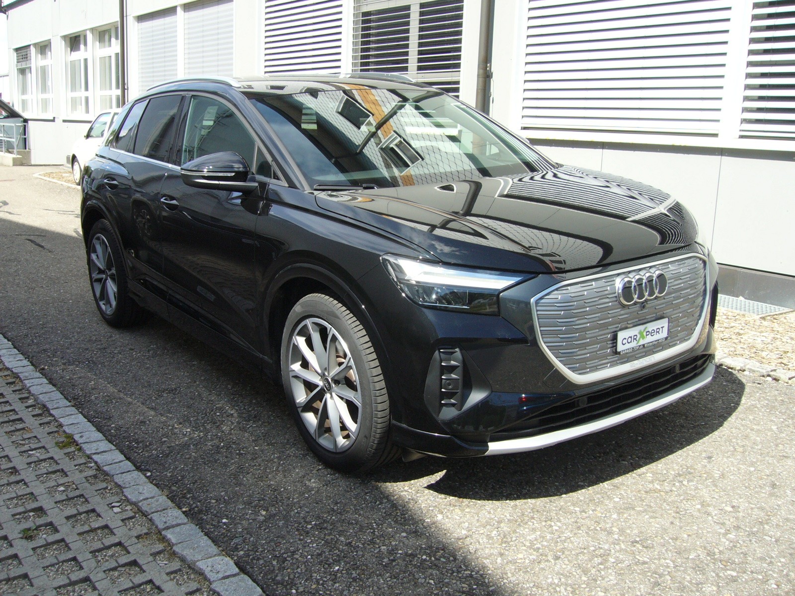 AUDI Q4 e-tron 50 quattro 299 PS-showroom-element-1