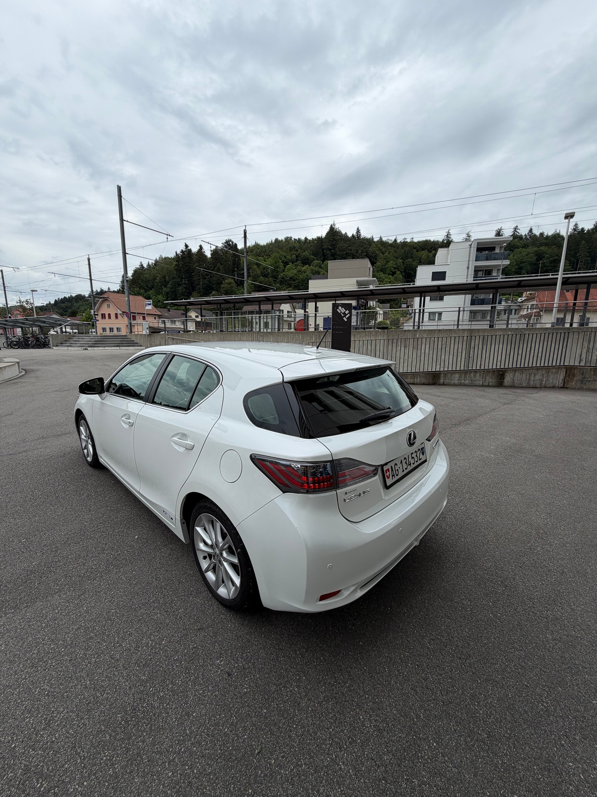 LEXUS CT 200h 1.8 Excellence CVT-image-2